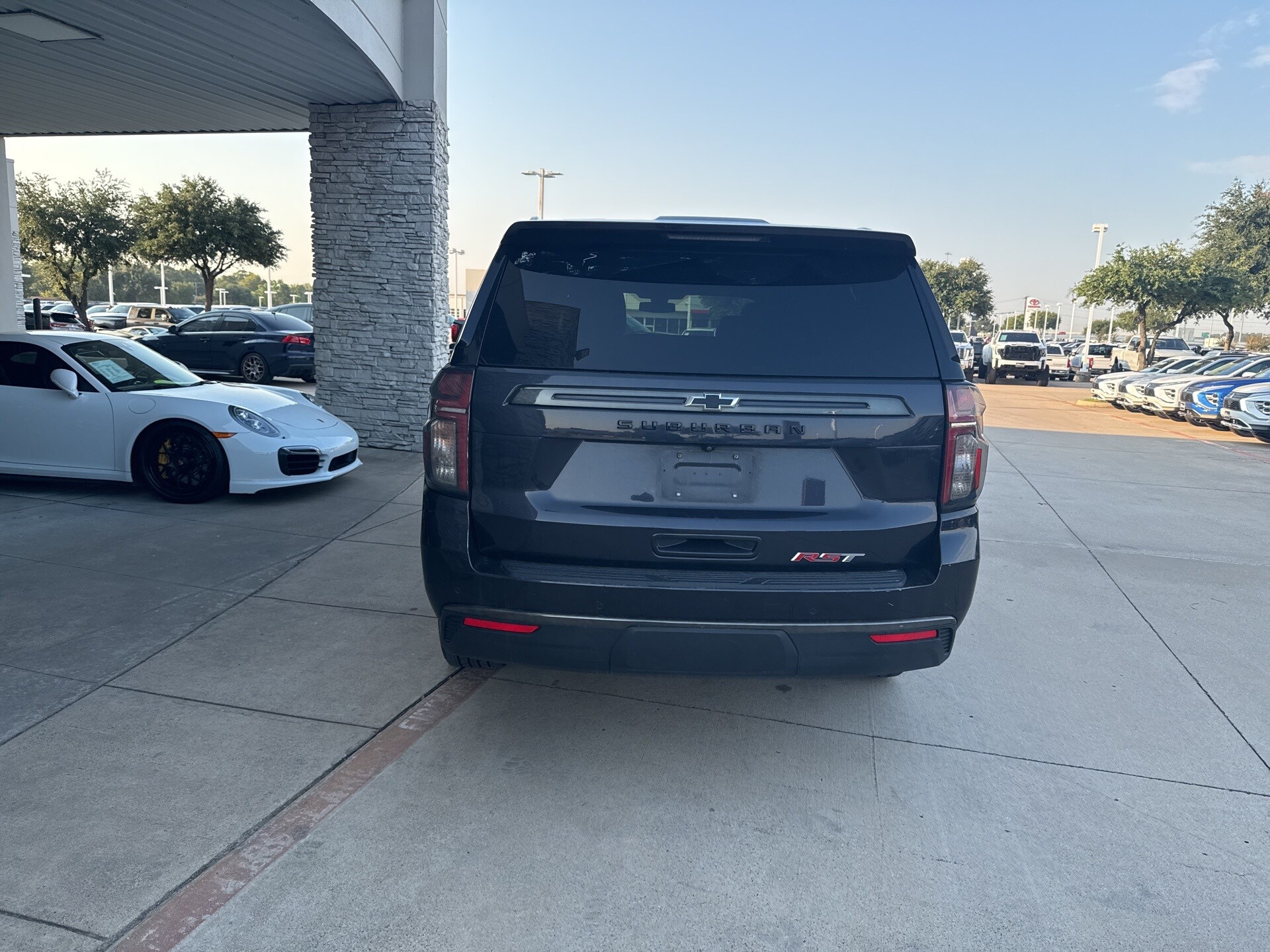 2022 Chevrolet Suburban RST photo 3