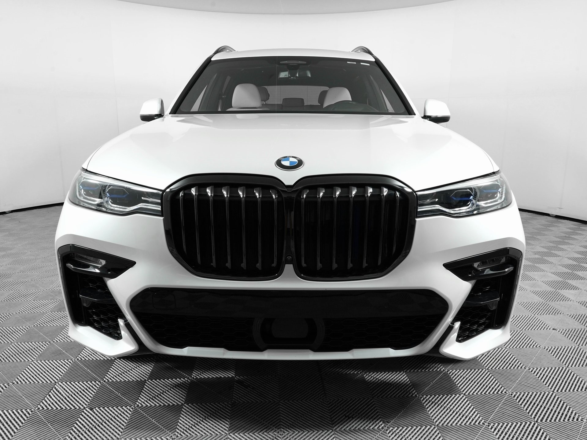 Used 2022 BMW X7 M50i with VIN 5UXCX6C07N9K62154 for sale in Hurst, TX