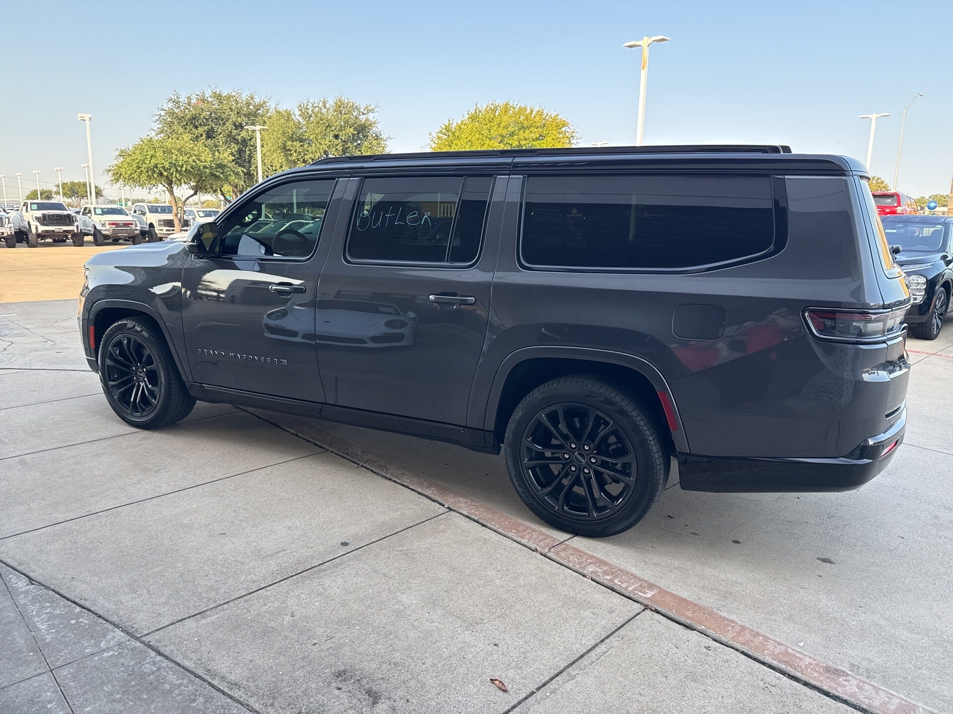 2024 Jeep Grand Wagoneer L II photo 3