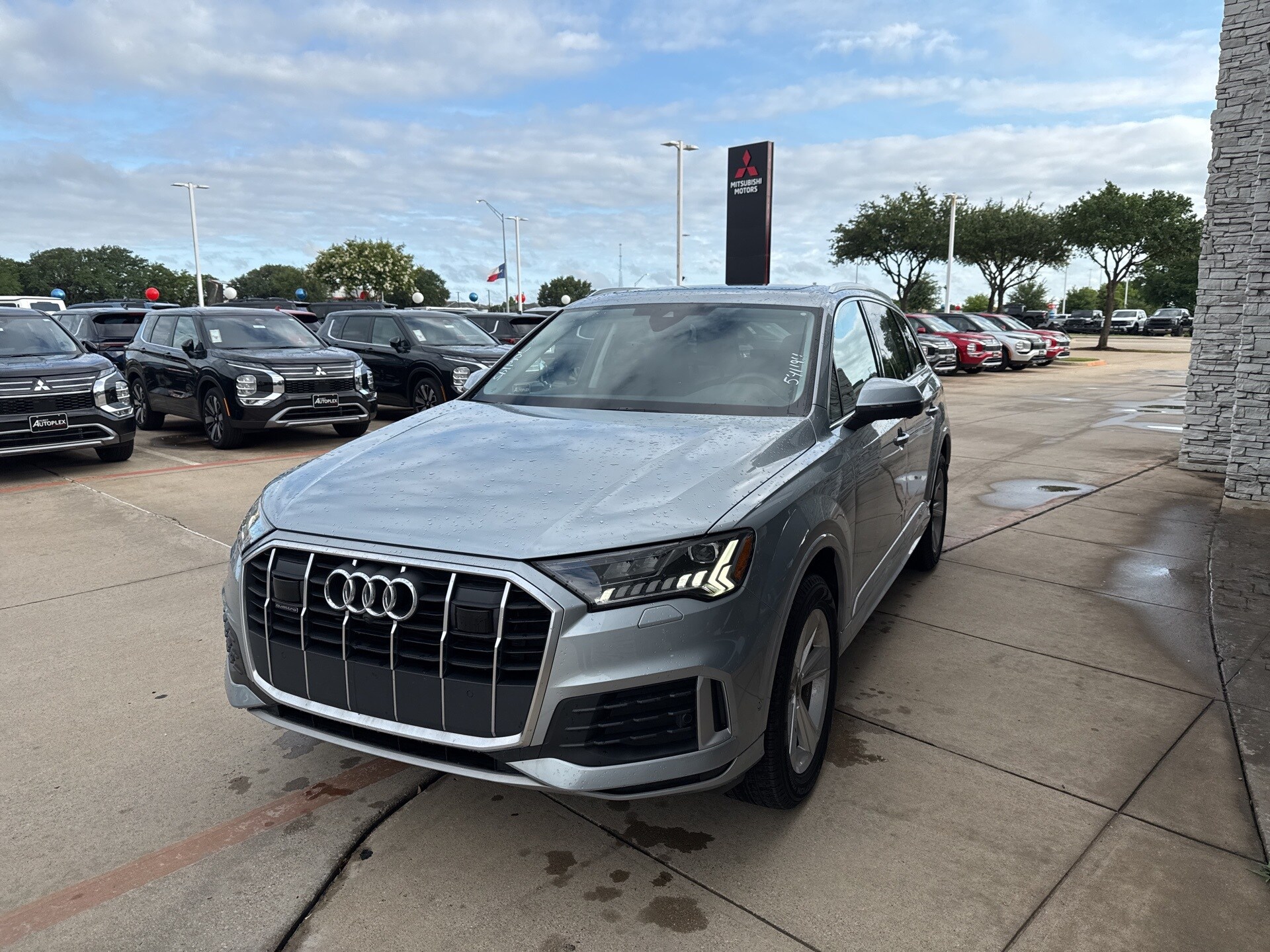 2024 Audi Q7 45 Premium Plus photo 2