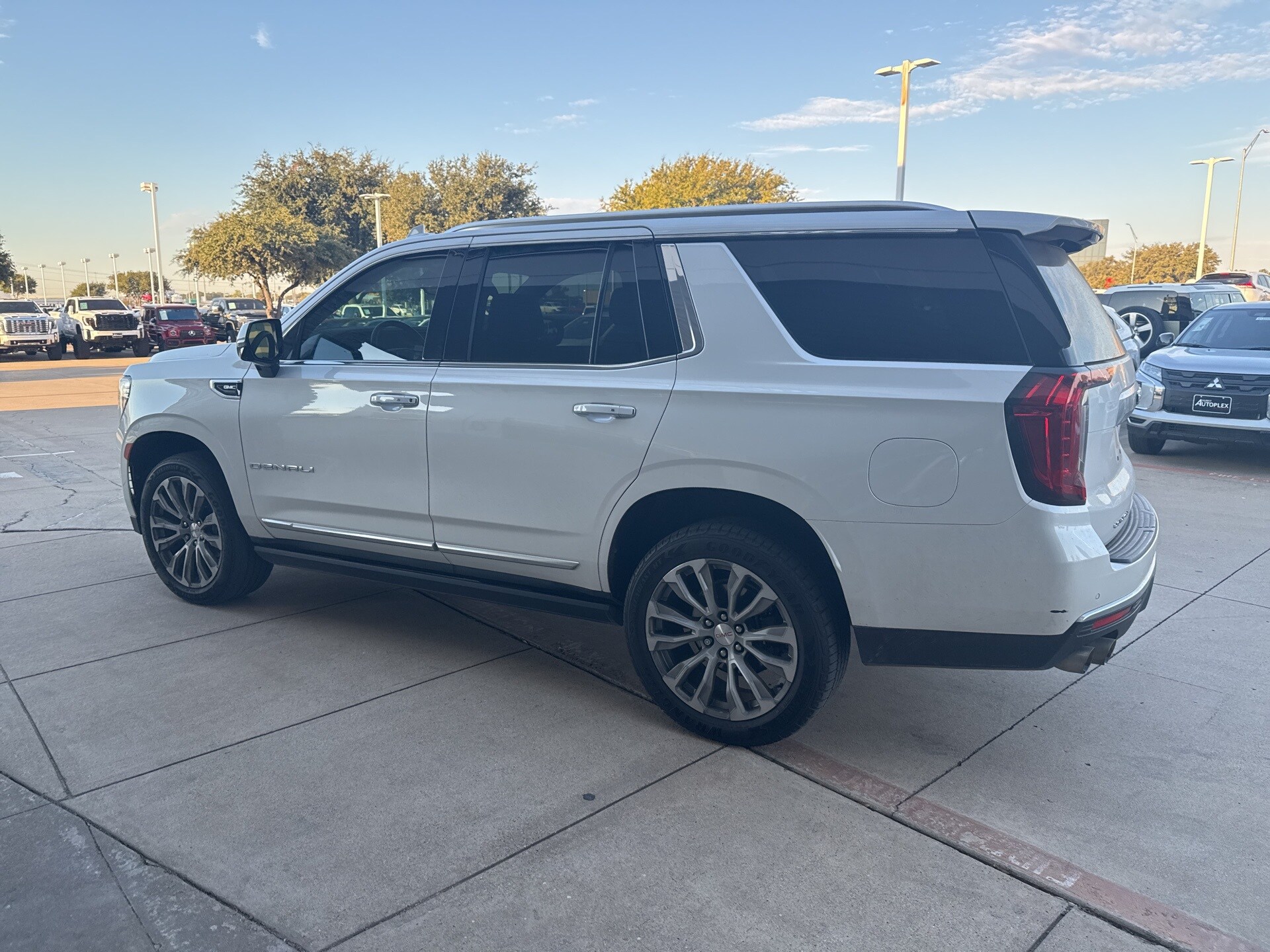2021 Gmc Yukon Denali photo 3