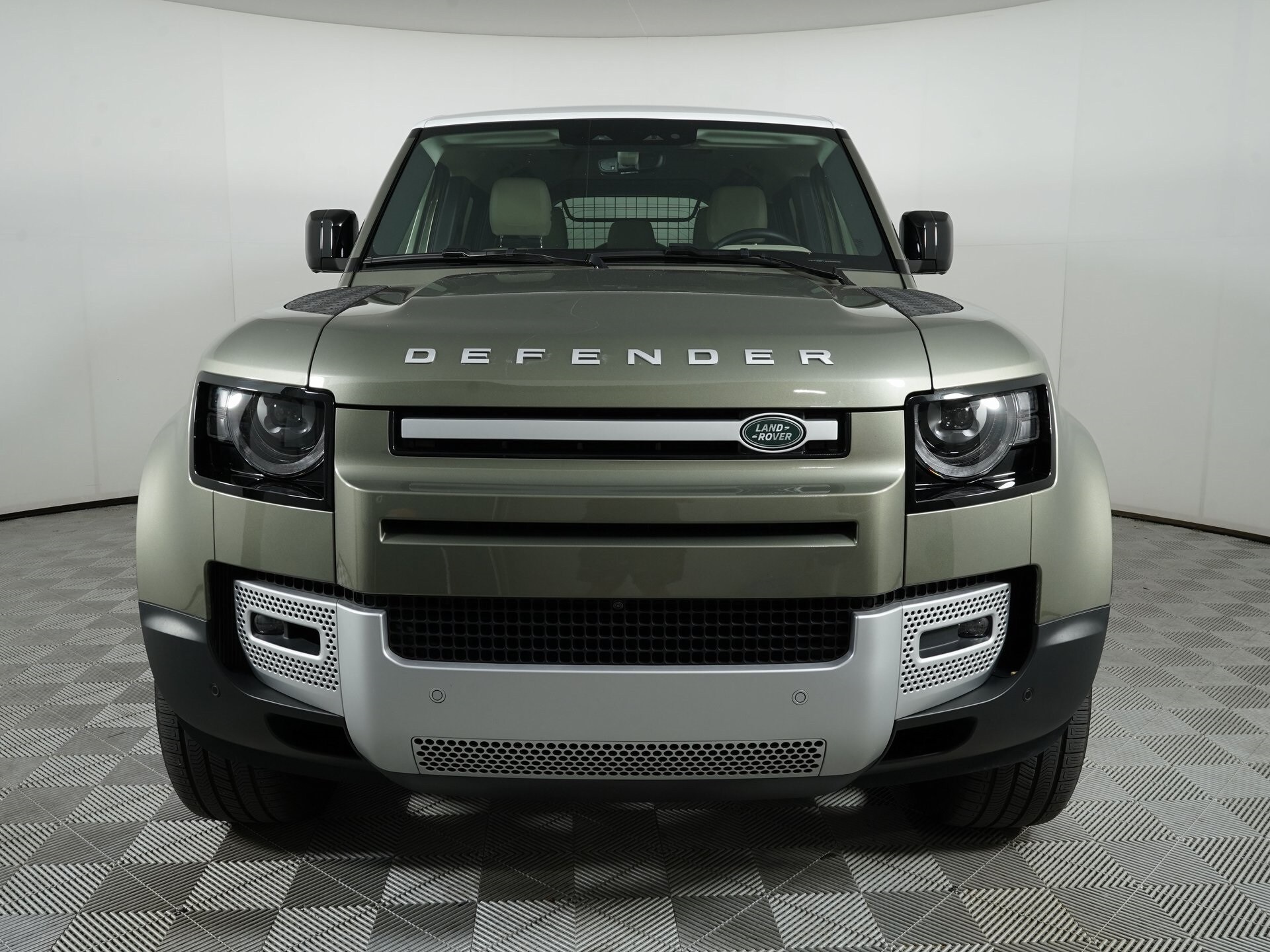 2024 Land Rover Defender 110 S photo 2