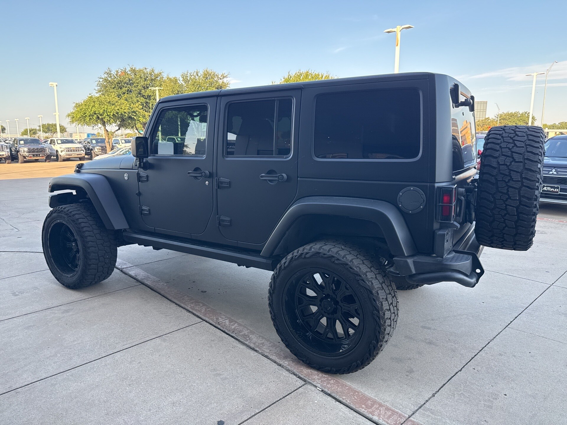 2017 Jeep Wrangler Unlimited Sahara photo 2