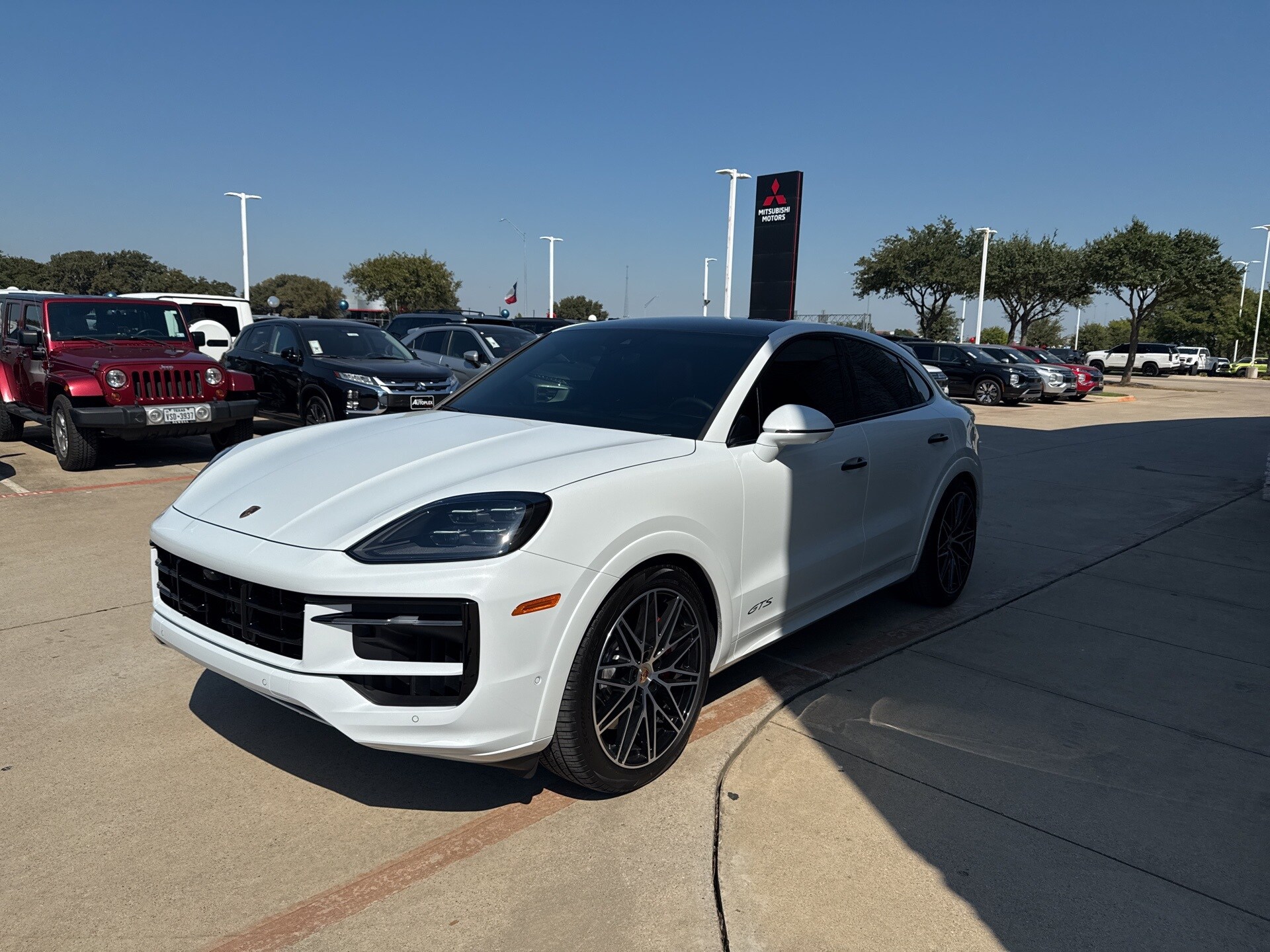 2025 Porsche Cayenne Coupe GTS photo 2
