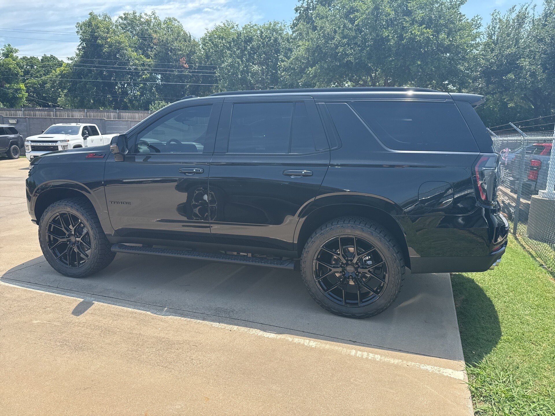 2025 Chevrolet Tahoe Z71 photo 2