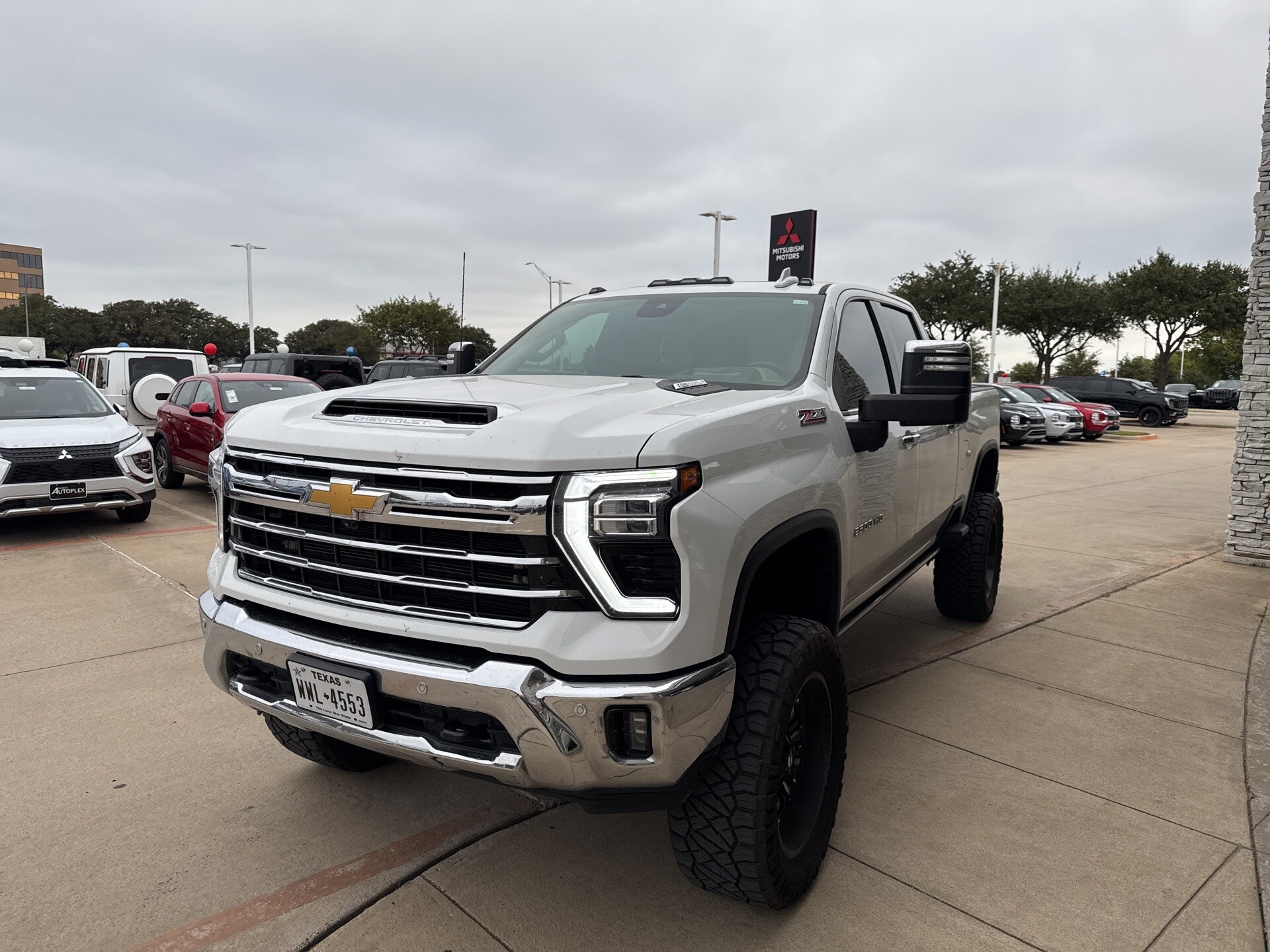 2024 Chevrolet Silverado 2500HD LTZ photo 2