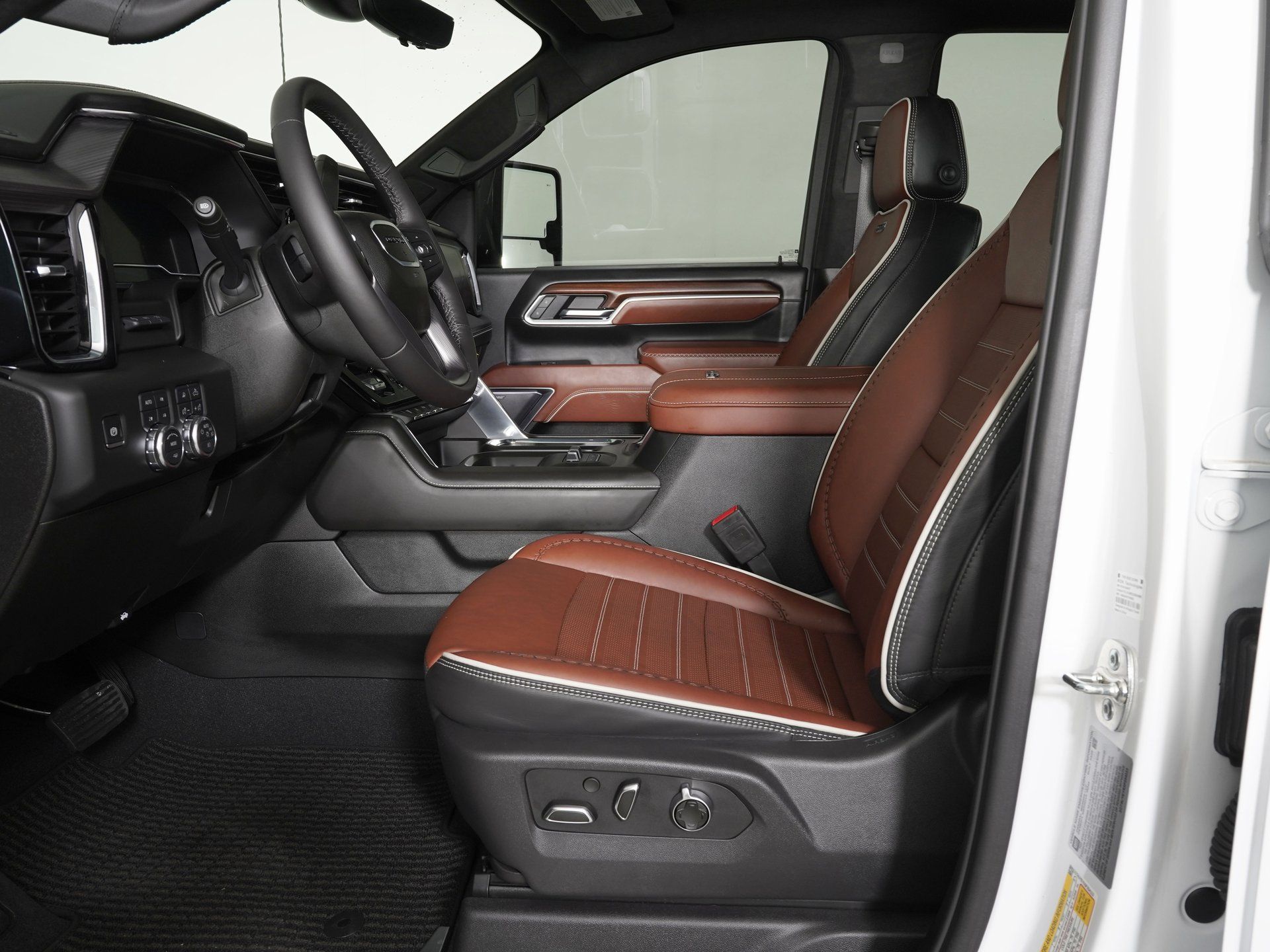 2025 GMC Sierra 3500HD Denali Ultimate - Photo 14