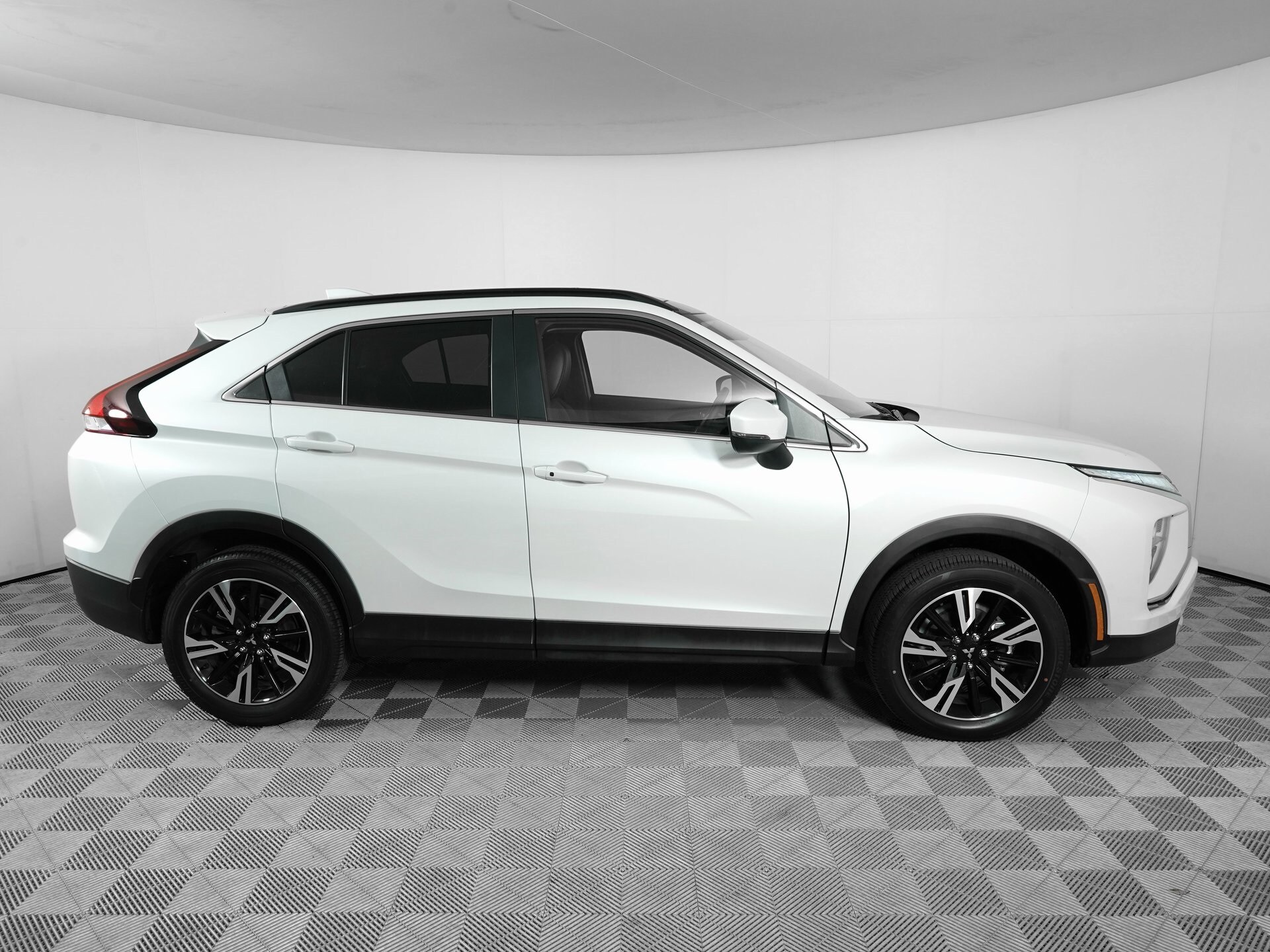2025 Mitsubishi Eclipse Cross SE photo 4
