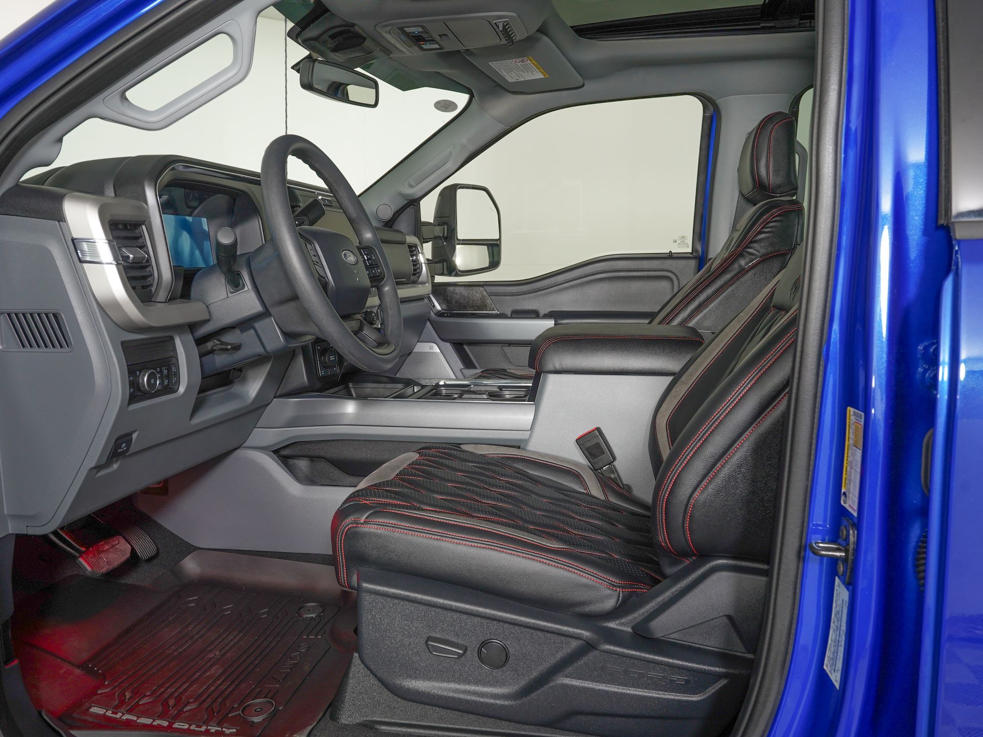 2025 Ford F-250 Super Duty XLT - Photo 13