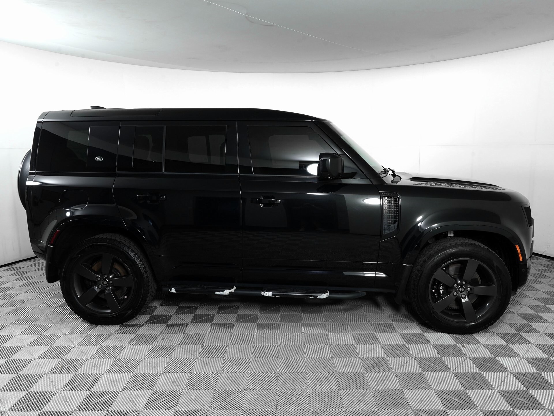 2023 Land Rover Defender 110 photo 4