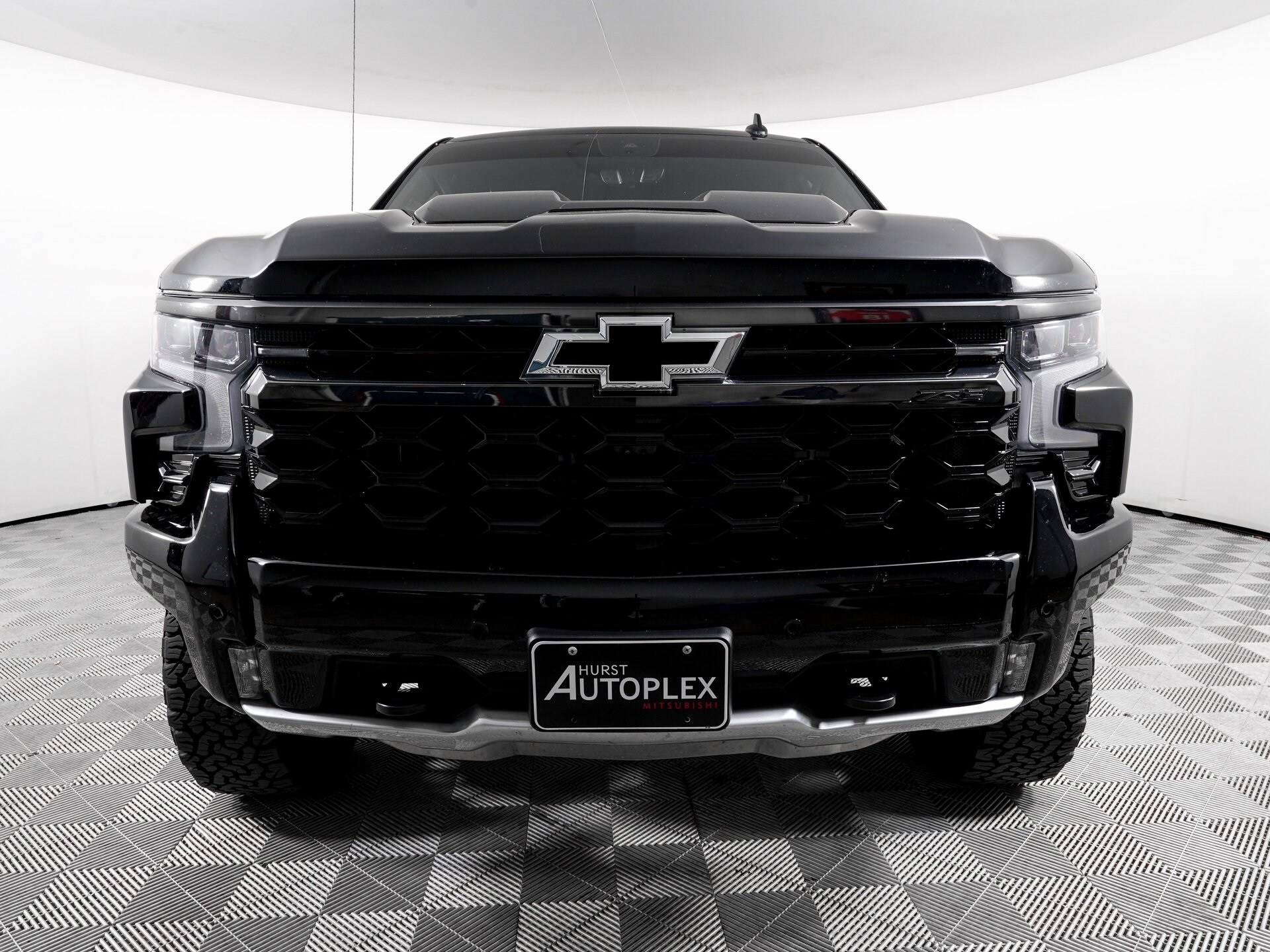 2025 Chevrolet Silverado 1500 ZR2 photo 2