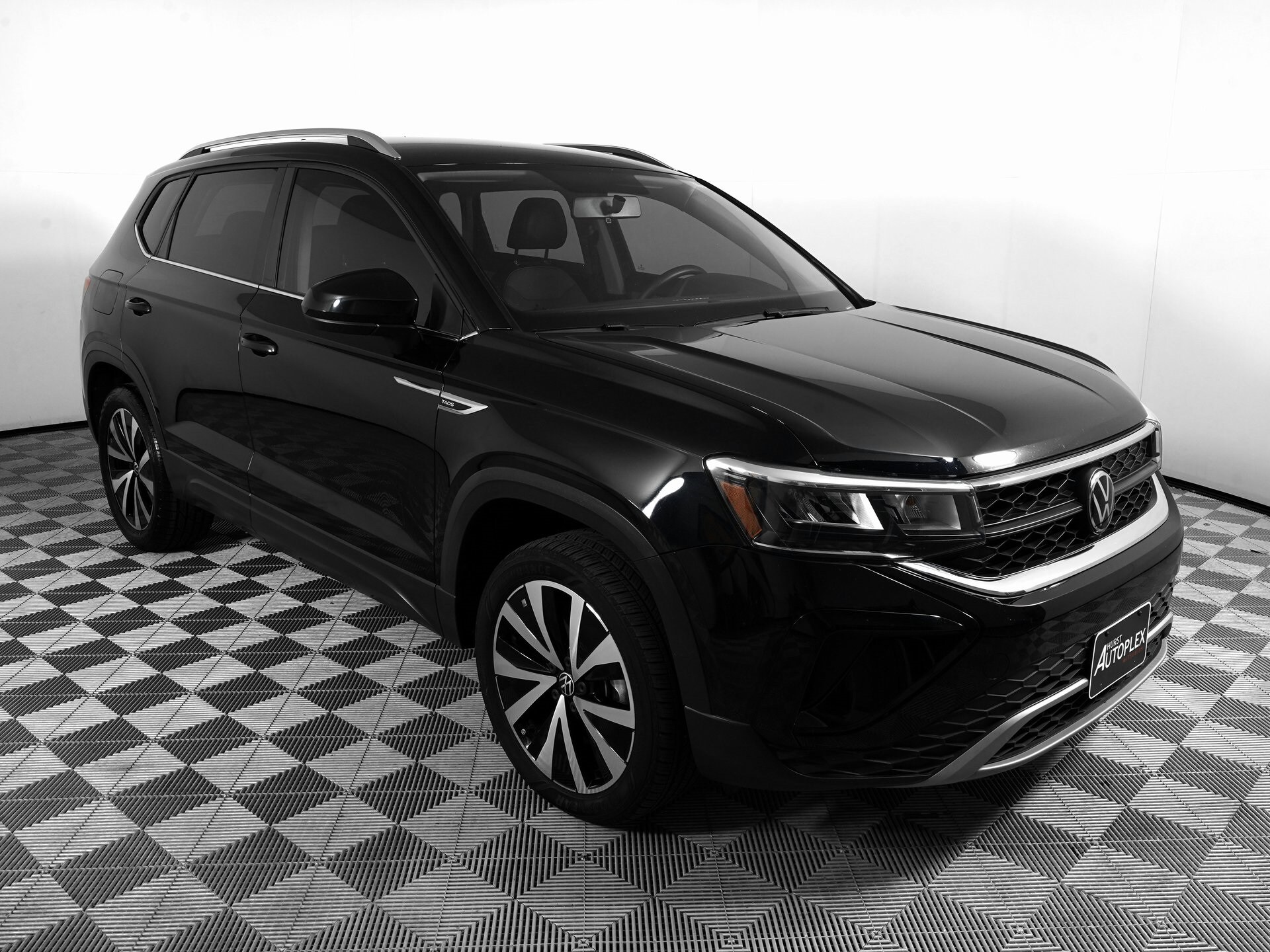 2022 Volkswagen Taos SE photo 3
