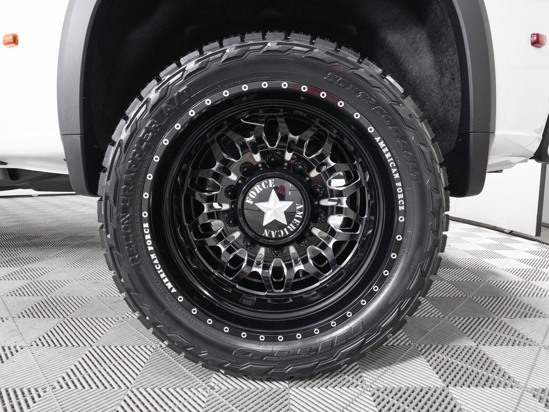 2026 Chevrolet Silverado 3500HD High Country - Photo 33