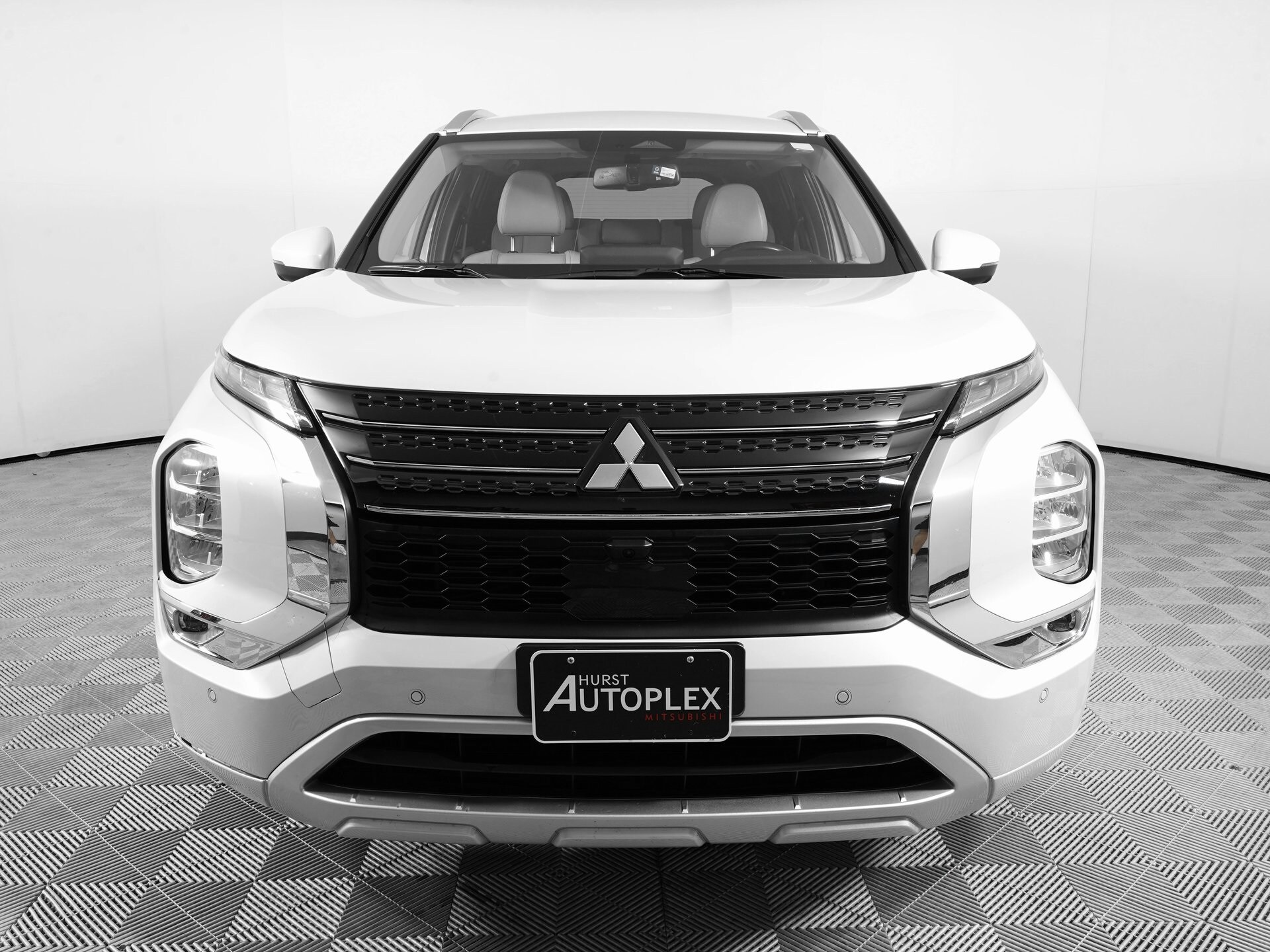 2024 Mitsubishi Outlander SEL photo 2