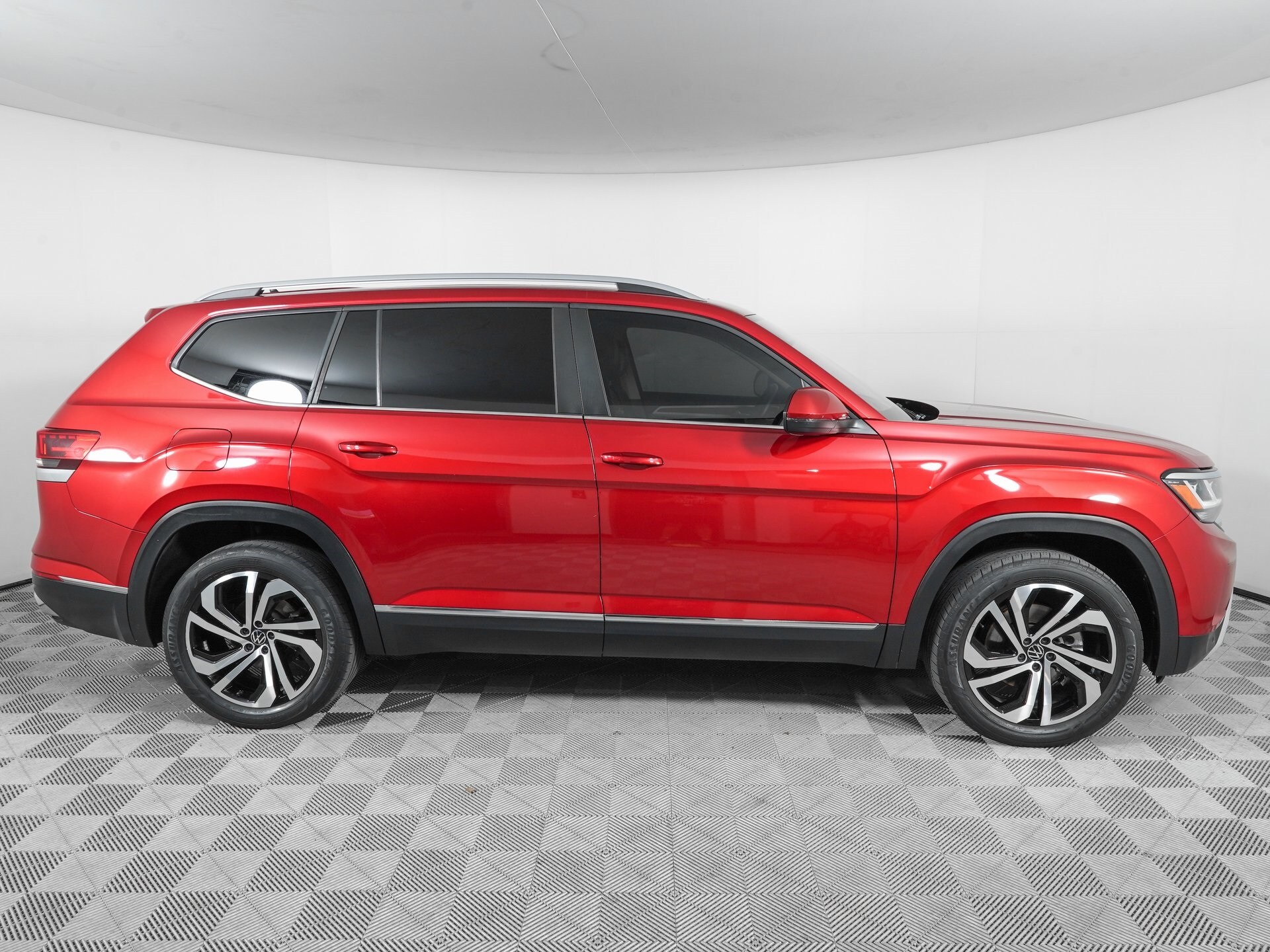 2022 Volkswagen Atlas SEL photo 2