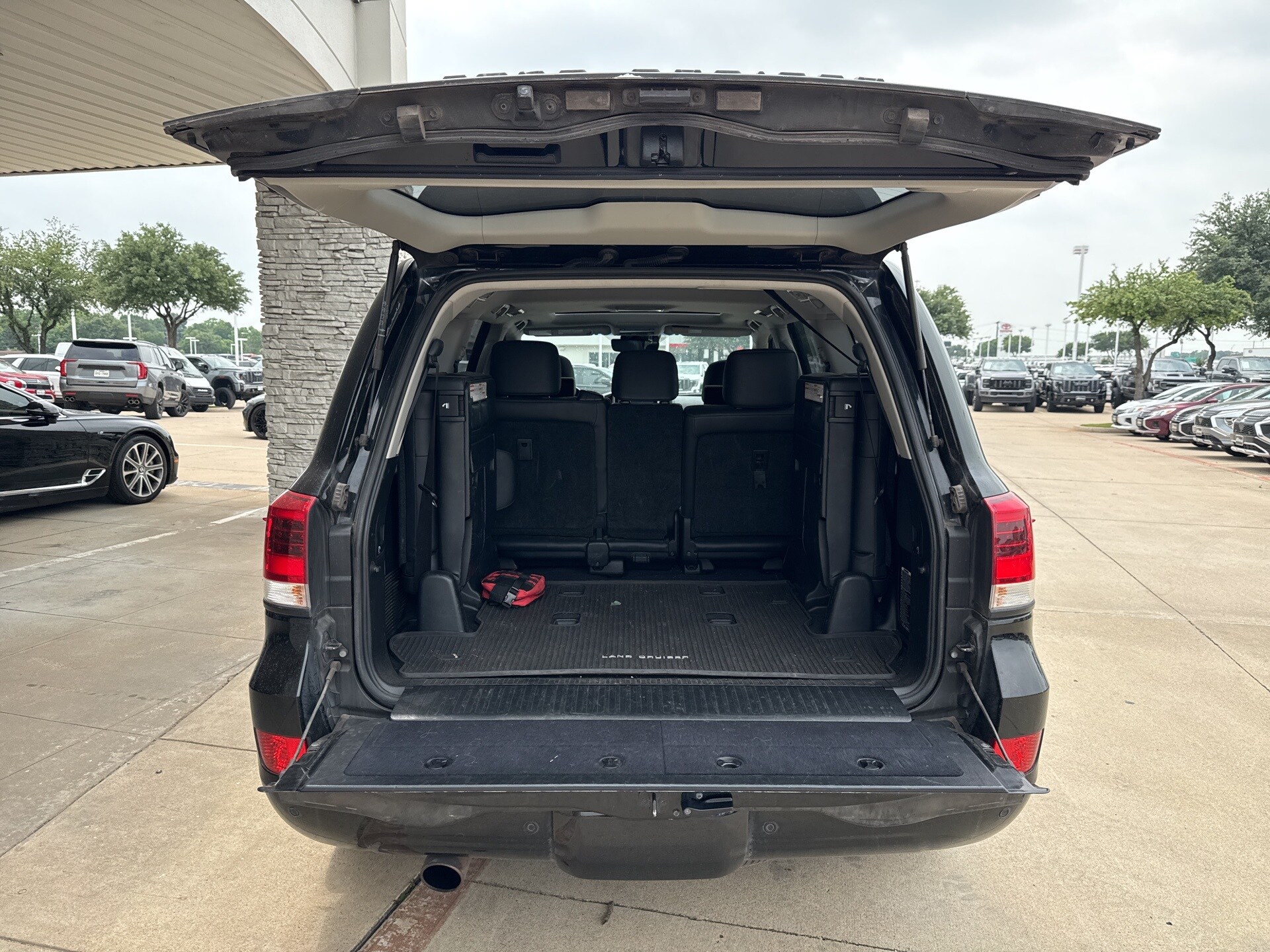 2017 Toyota Land Cruiser Base photo 4