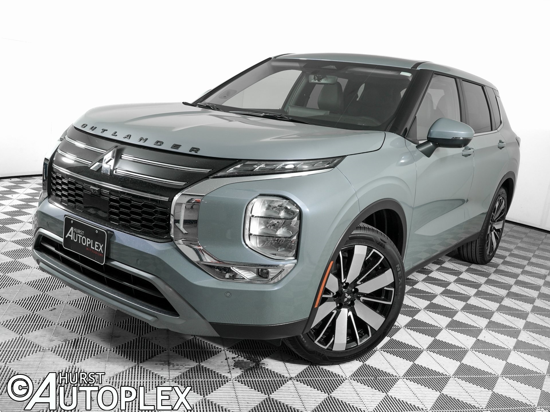 2025 Mitsubishi Outlander SE's photo