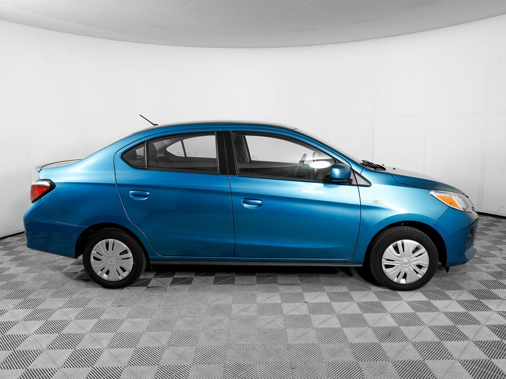 2024 Mitsubishi Mirage G4 ES photo 3