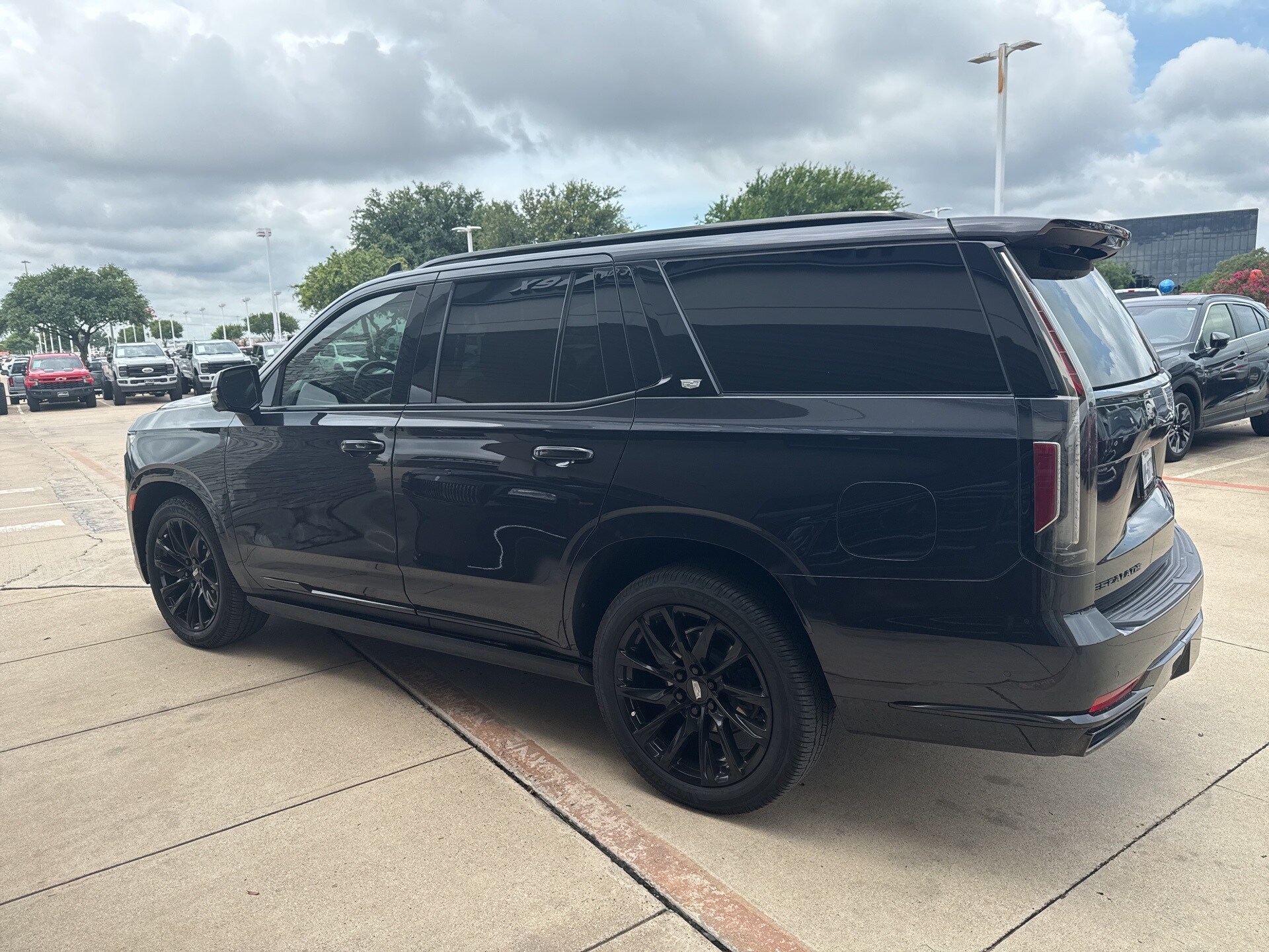 2022 Cadillac Escalade Sport Platinum photo 3