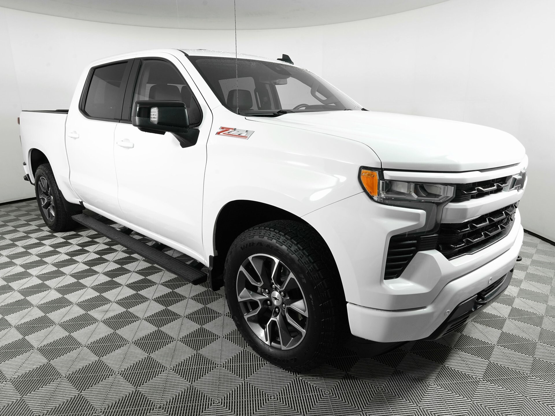2024 Chevrolet Silverado 1500 RST photo 3