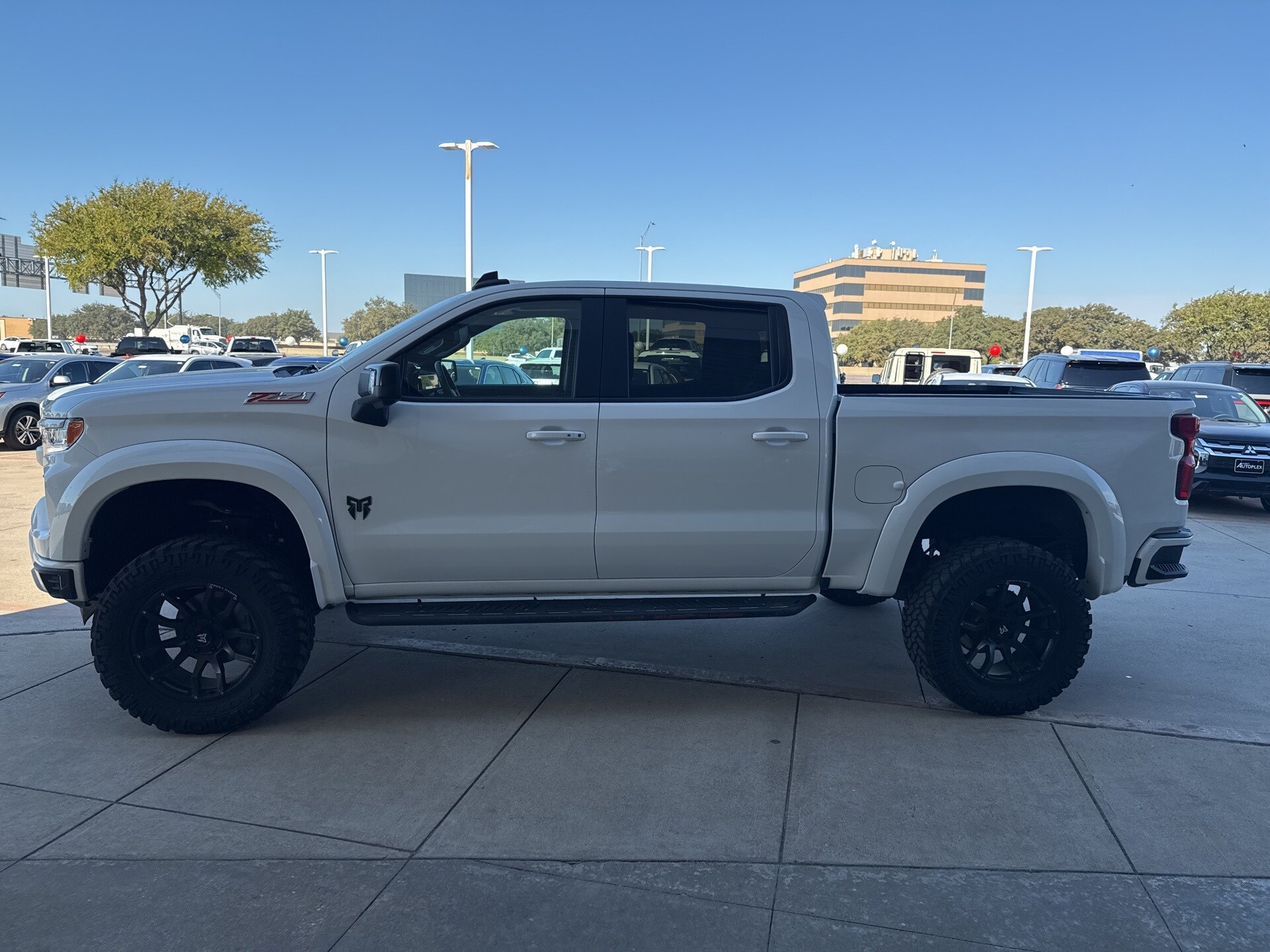 2023 Chevrolet Silverado 1500 RST photo 4