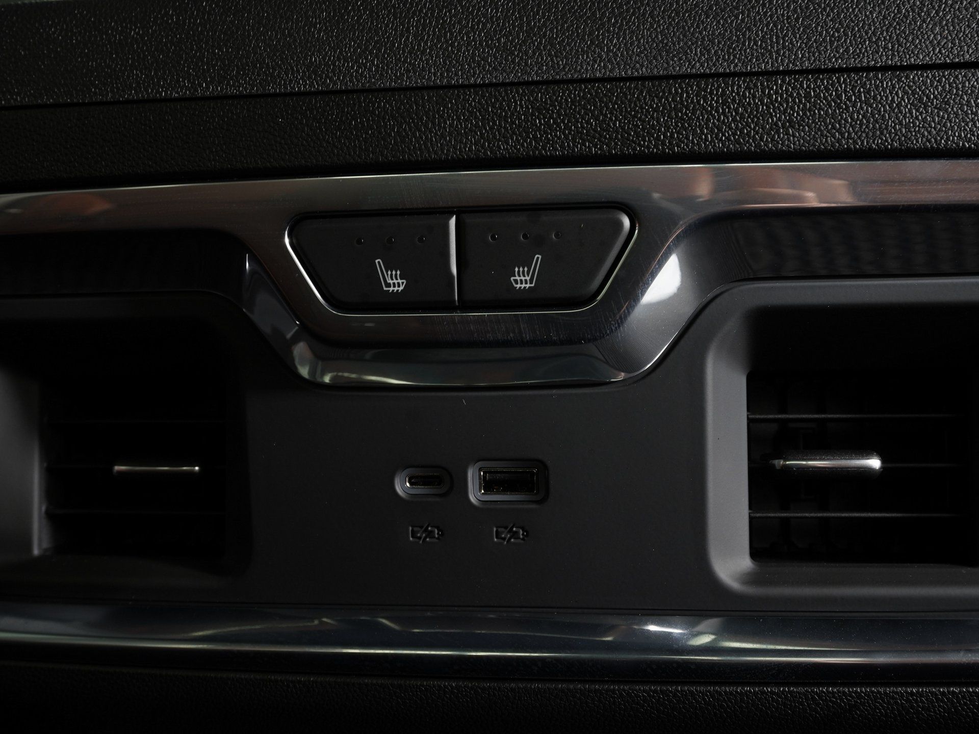 2025 GMC Sierra 3500HD Denali Ultimate - Photo 12