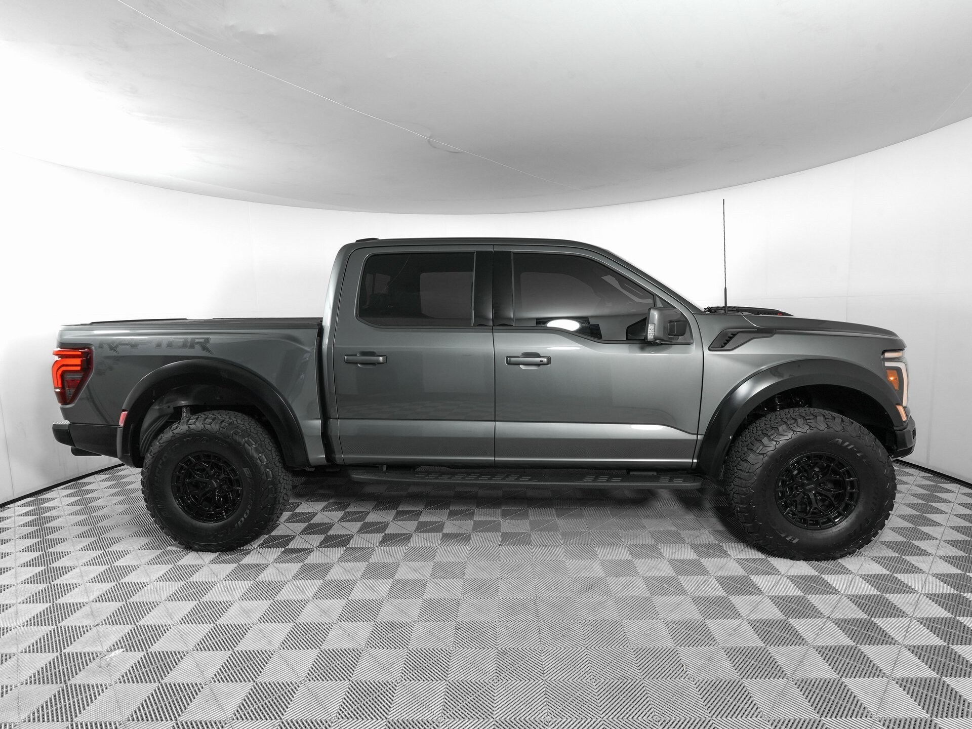 2025 Ford F-150 Raptor photo 3