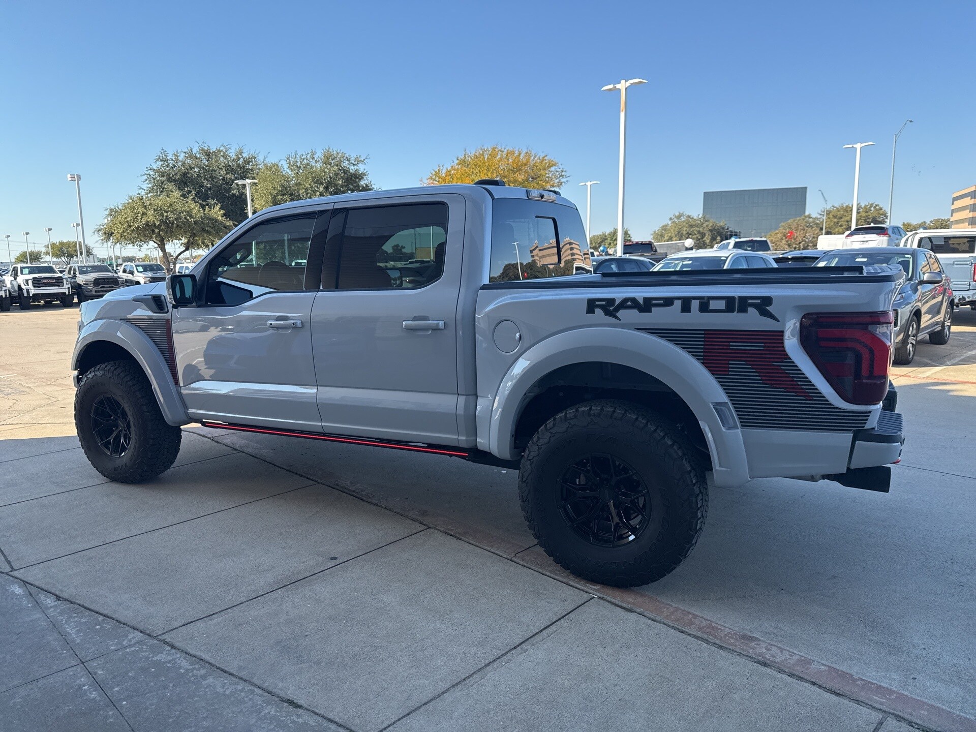 2025 Ford F-150 Raptor photo 2