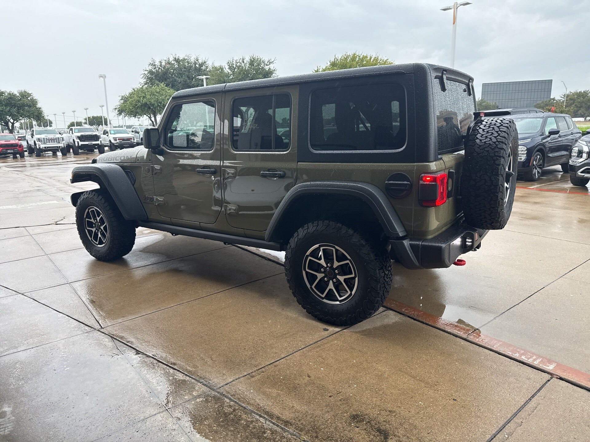 2025 Jeep Wrangler Rubicon photo 3