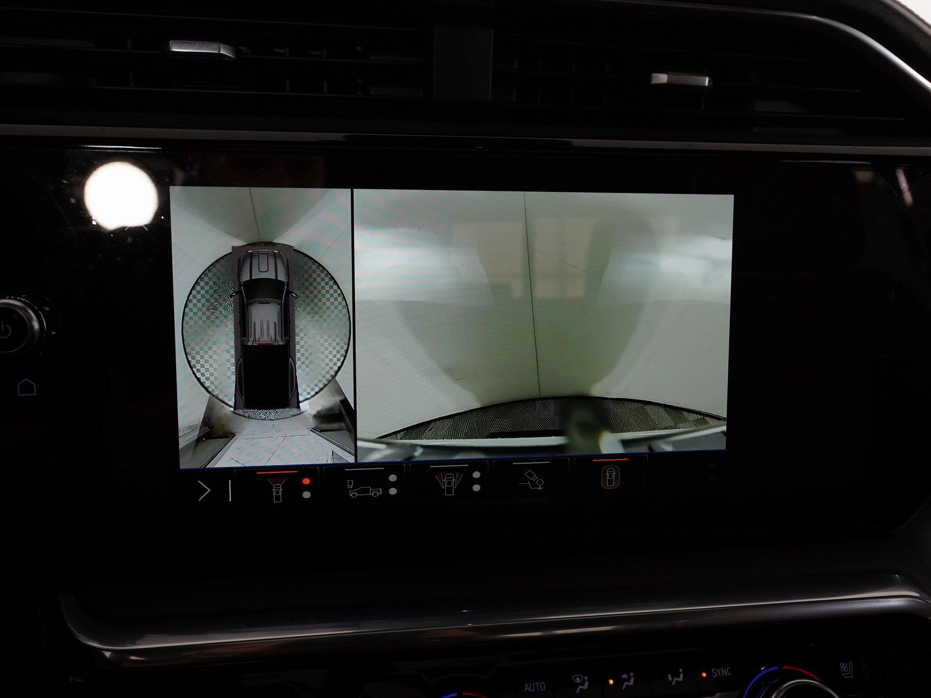 2025 GMC Sierra 3500HD Denali Ultimate - Photo 26