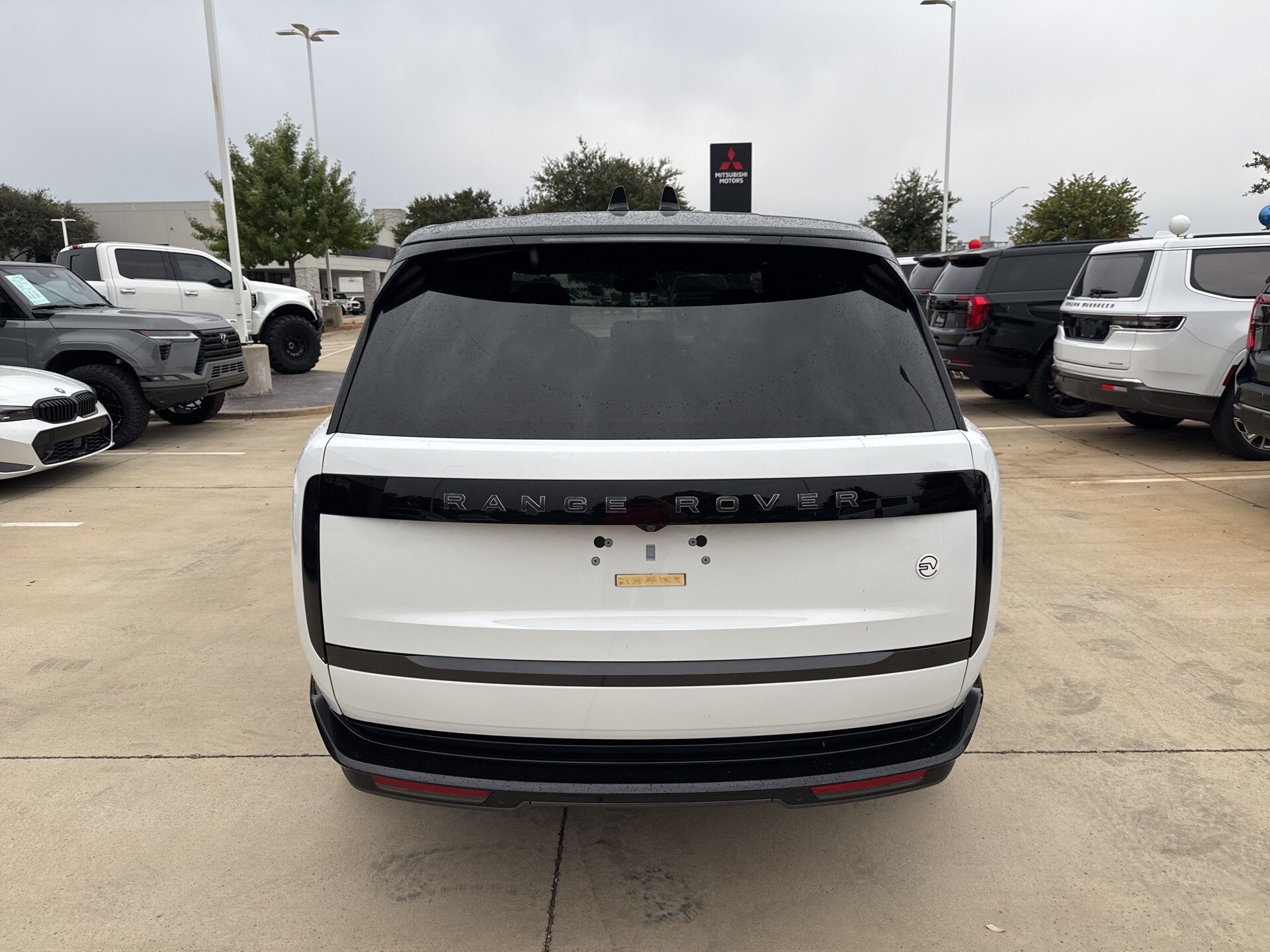 2023 Land Rover Range Rover SE photo 4