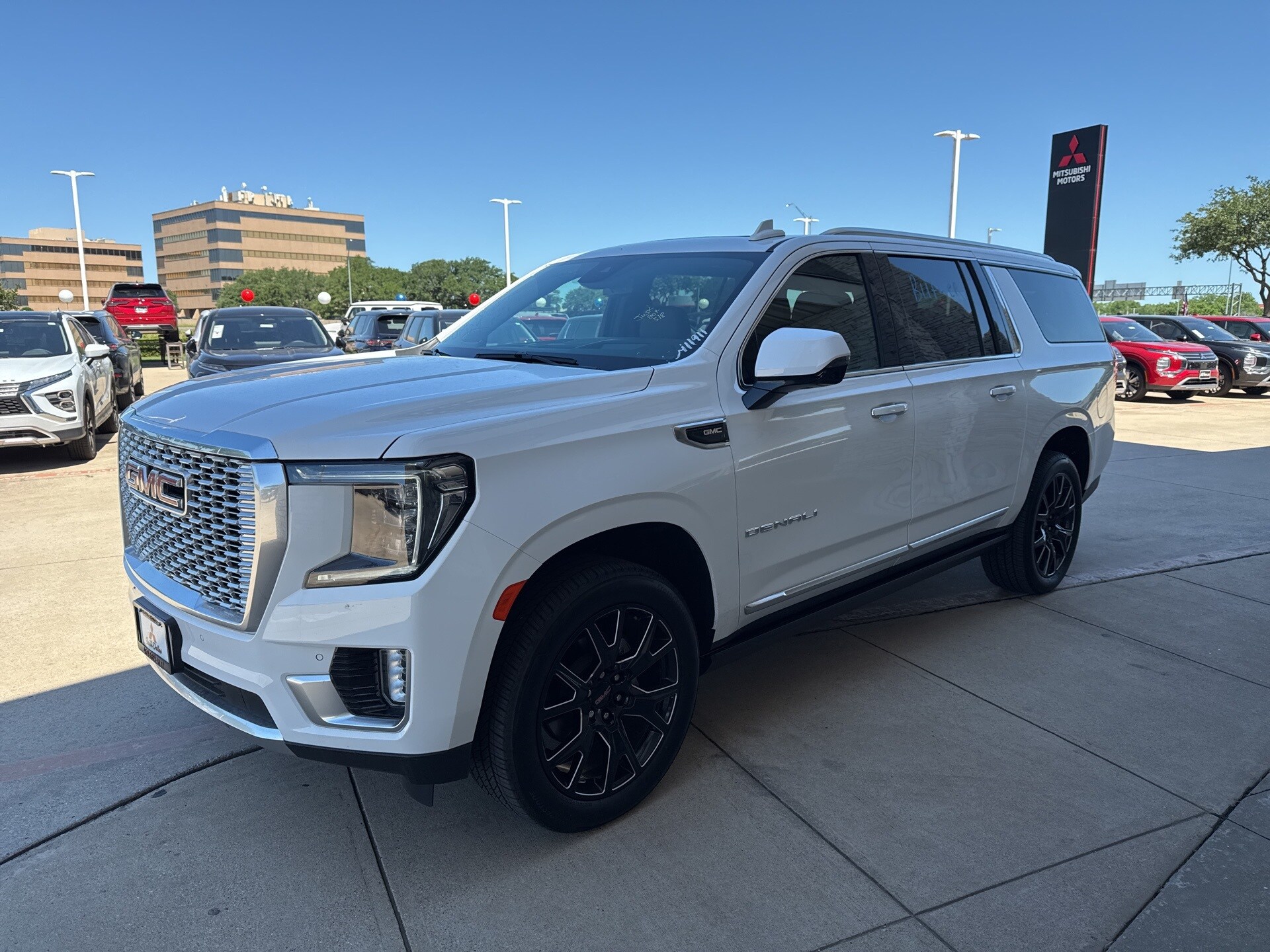 2024 Gmc Yukon XL Denali photo 2