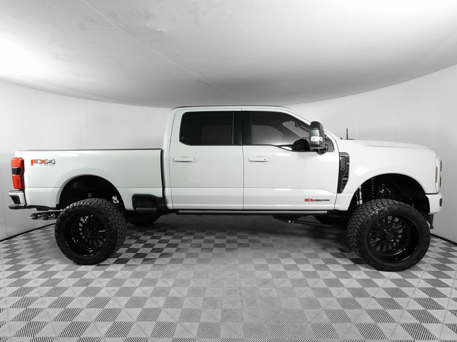 2025 Ford F-250 Platinum photo 4