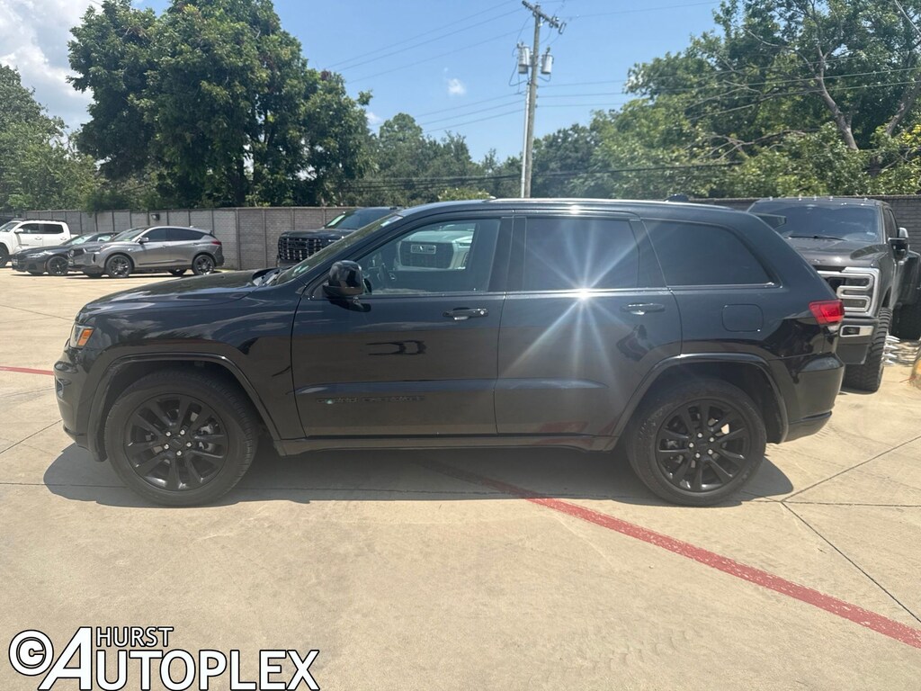 Used 2017 Jeep Grand Cherokee Altitude SUV
