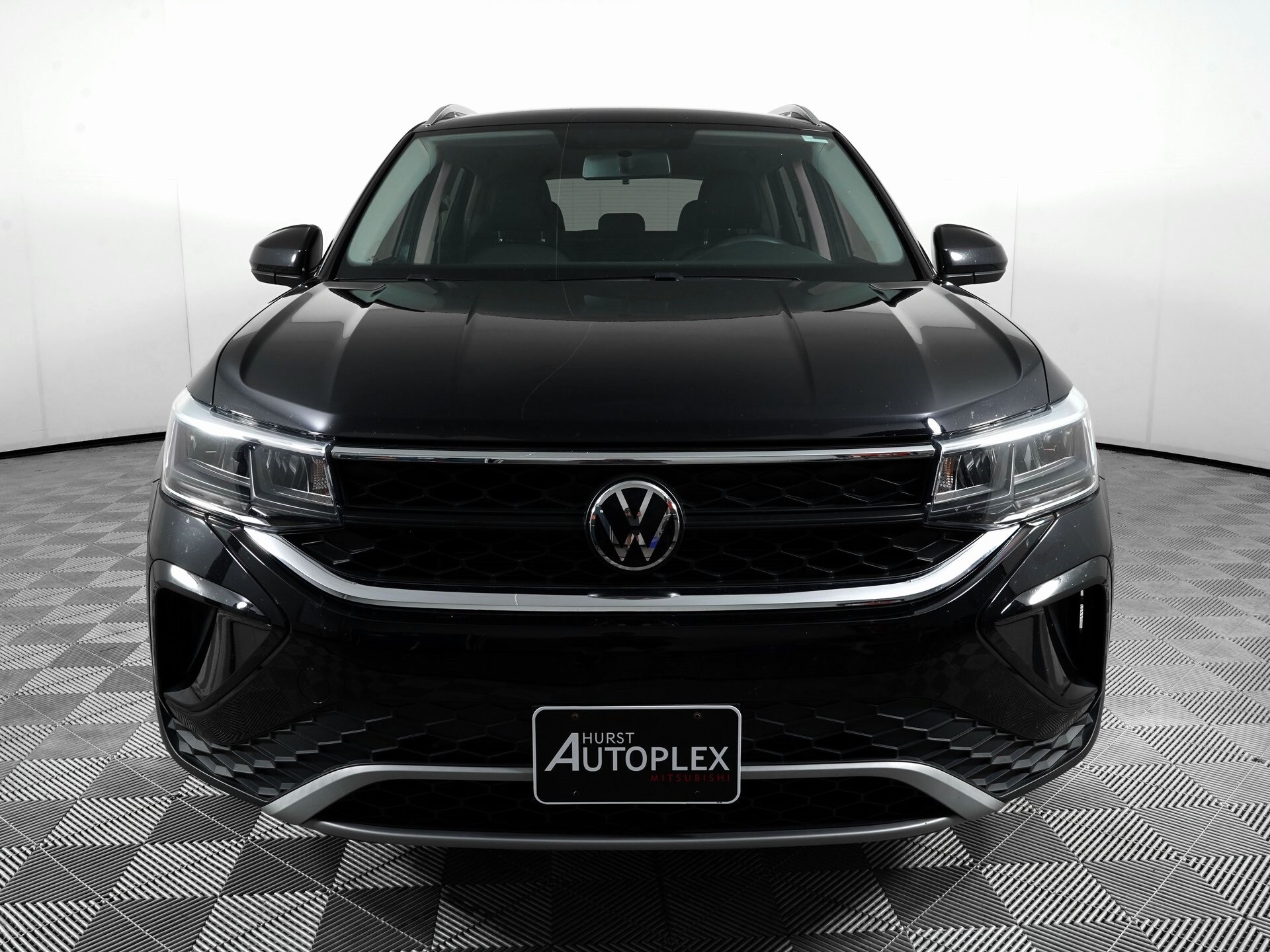 2022 Volkswagen Taos SE photo 2