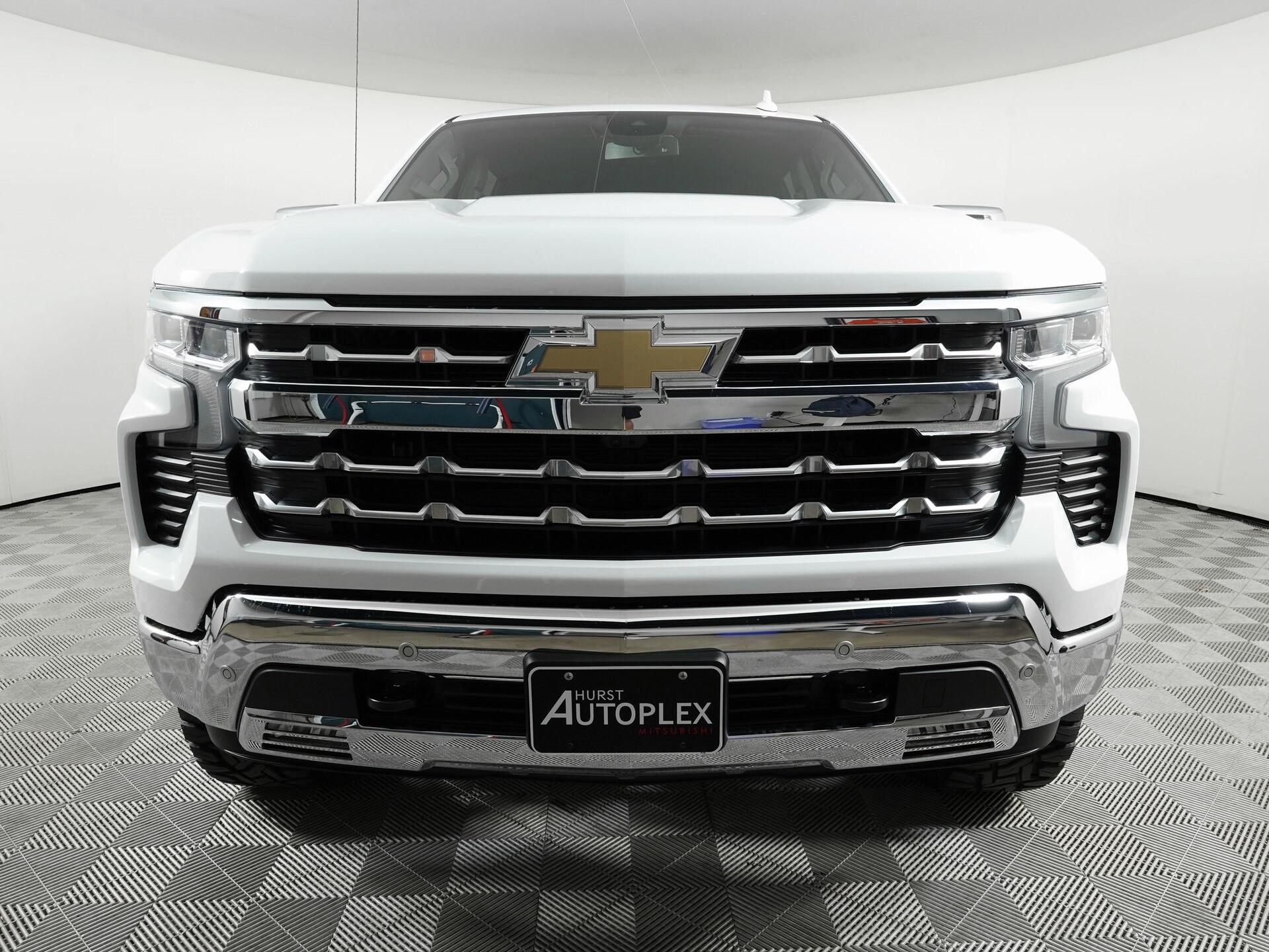 2025 Chevrolet Silverado 1500 LTZ photo 2