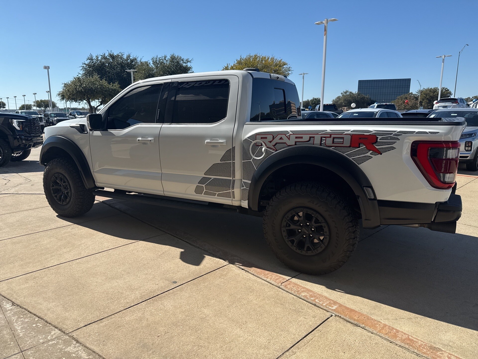 2023 Ford F-150 Raptor photo 3