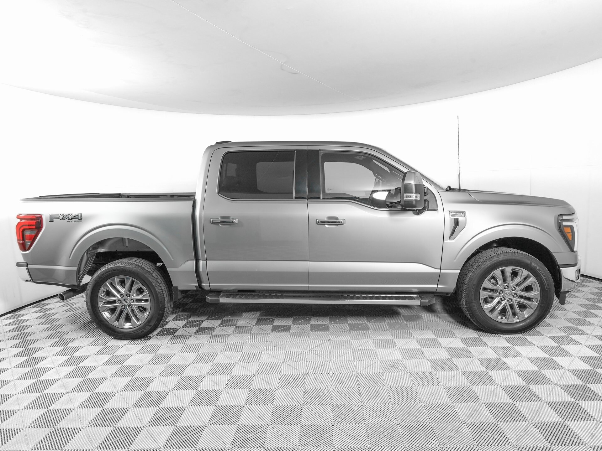 2024 Ford F-150 Lariat photo 3