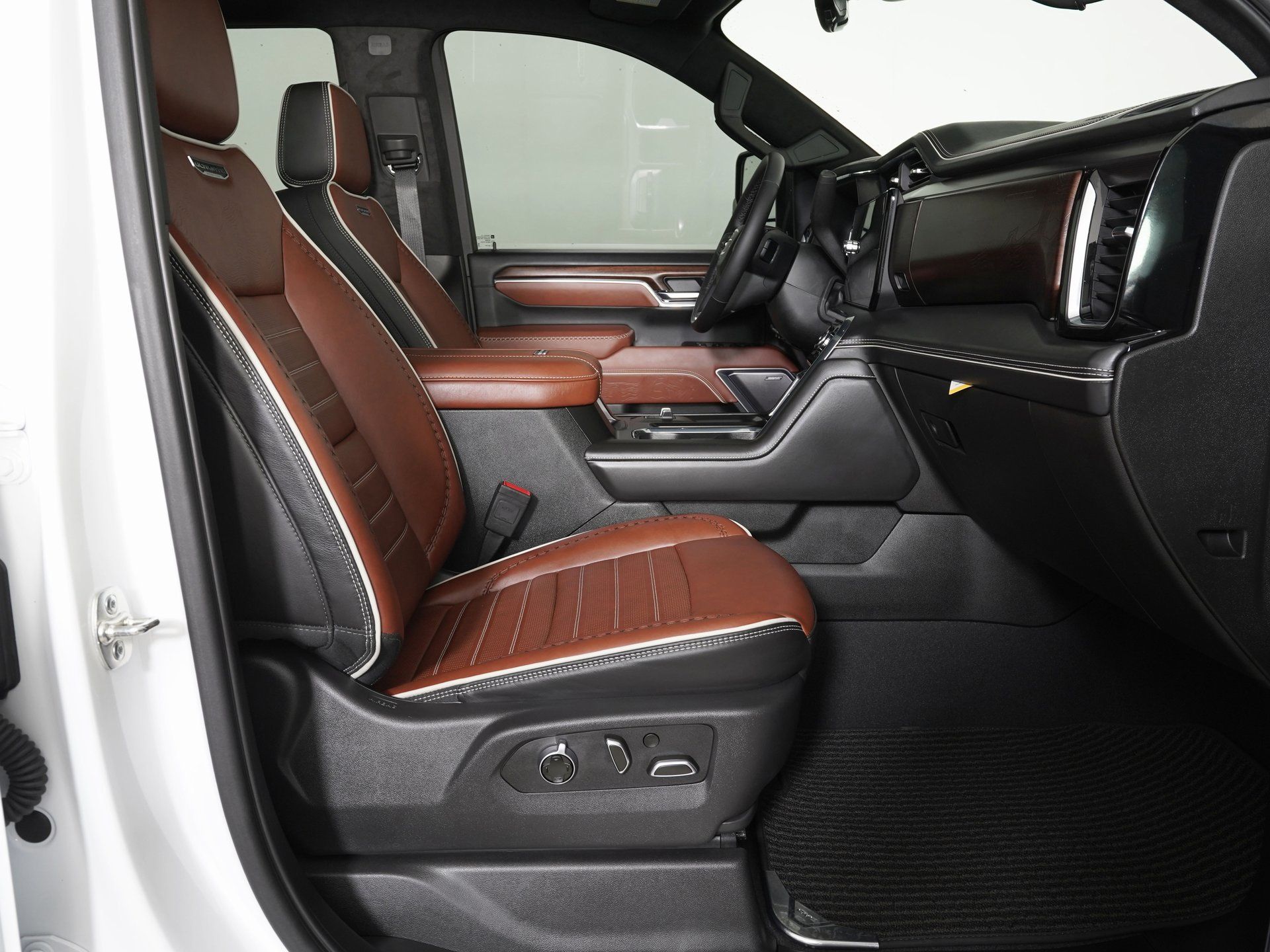 2025 GMC Sierra 3500HD Denali Ultimate - Photo 10