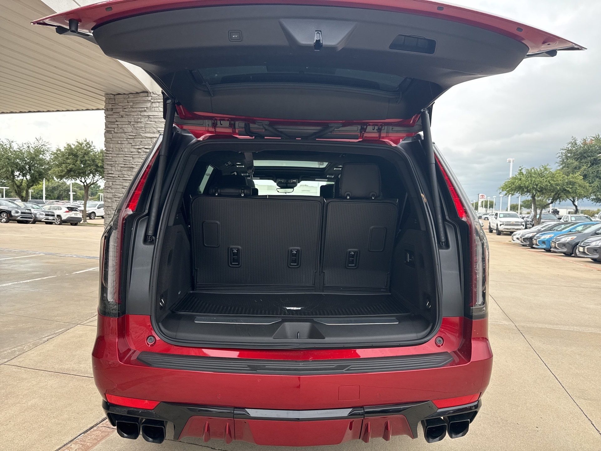 2024 Cadillac Escalade V-Series photo 4
