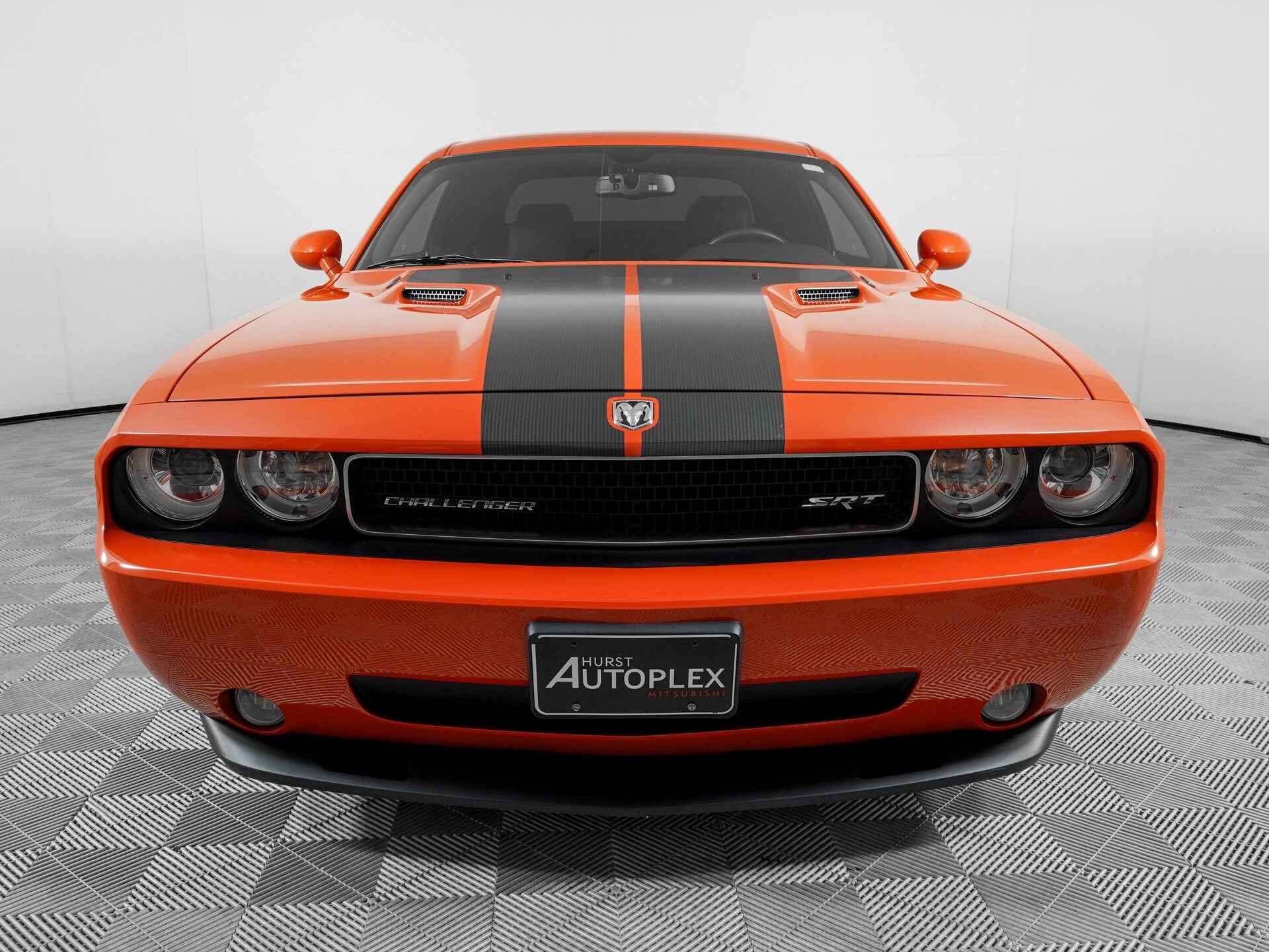 2008 Dodge Challenger SRT8 photo 2