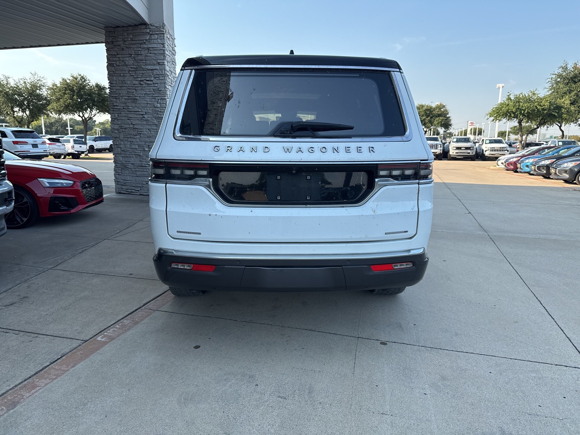 2022 Jeep Grand Wagoneer III photo 3