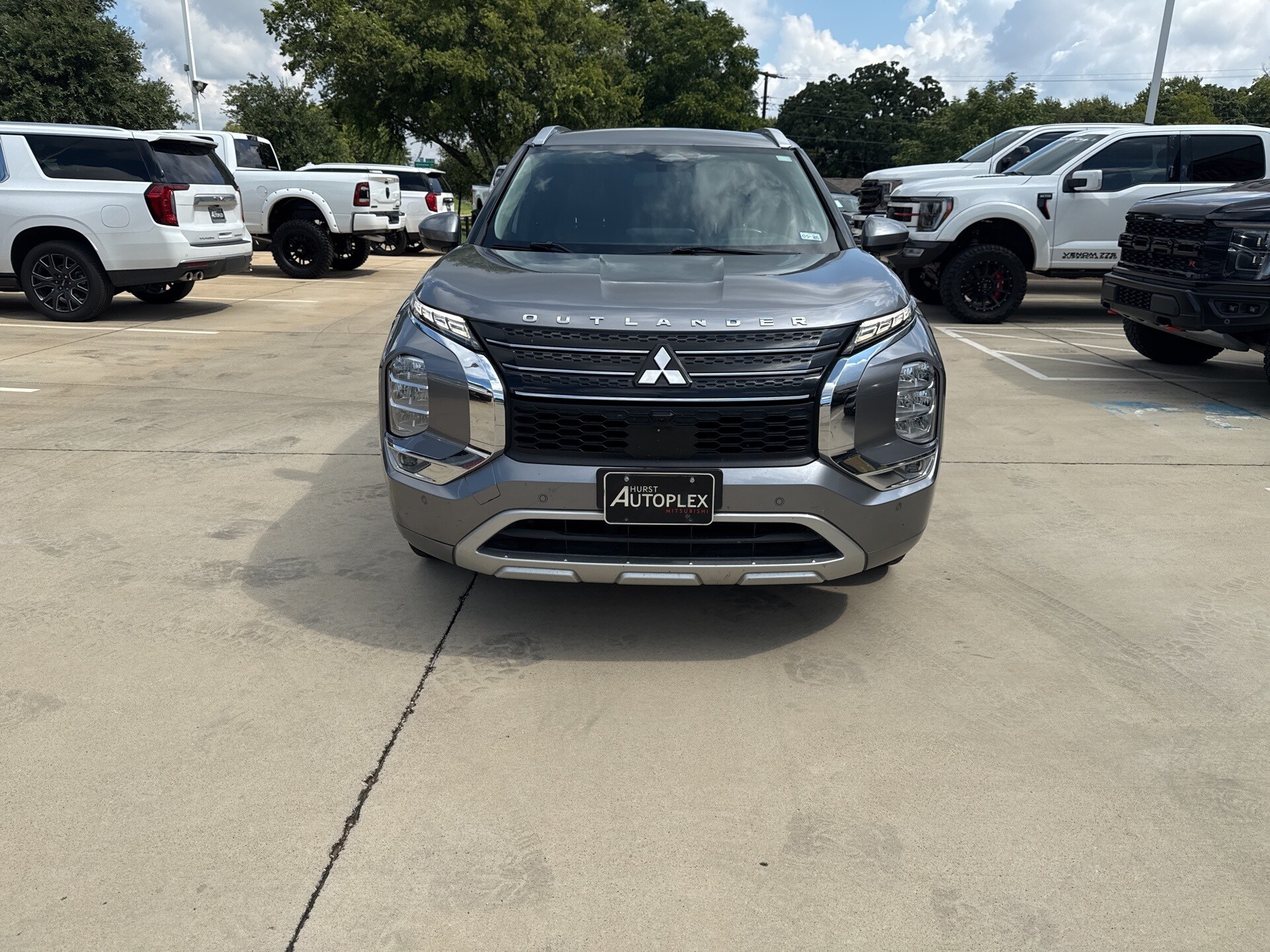 2022 Mitsubishi Outlander SEL photo 2