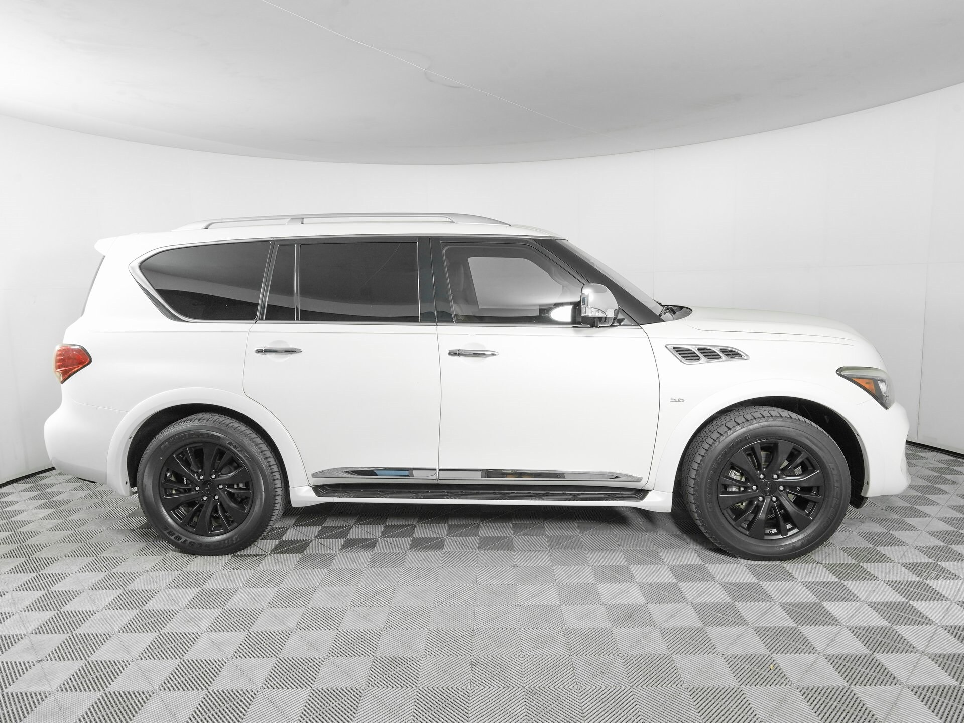 2016 Infiniti QX80 Base photo 4