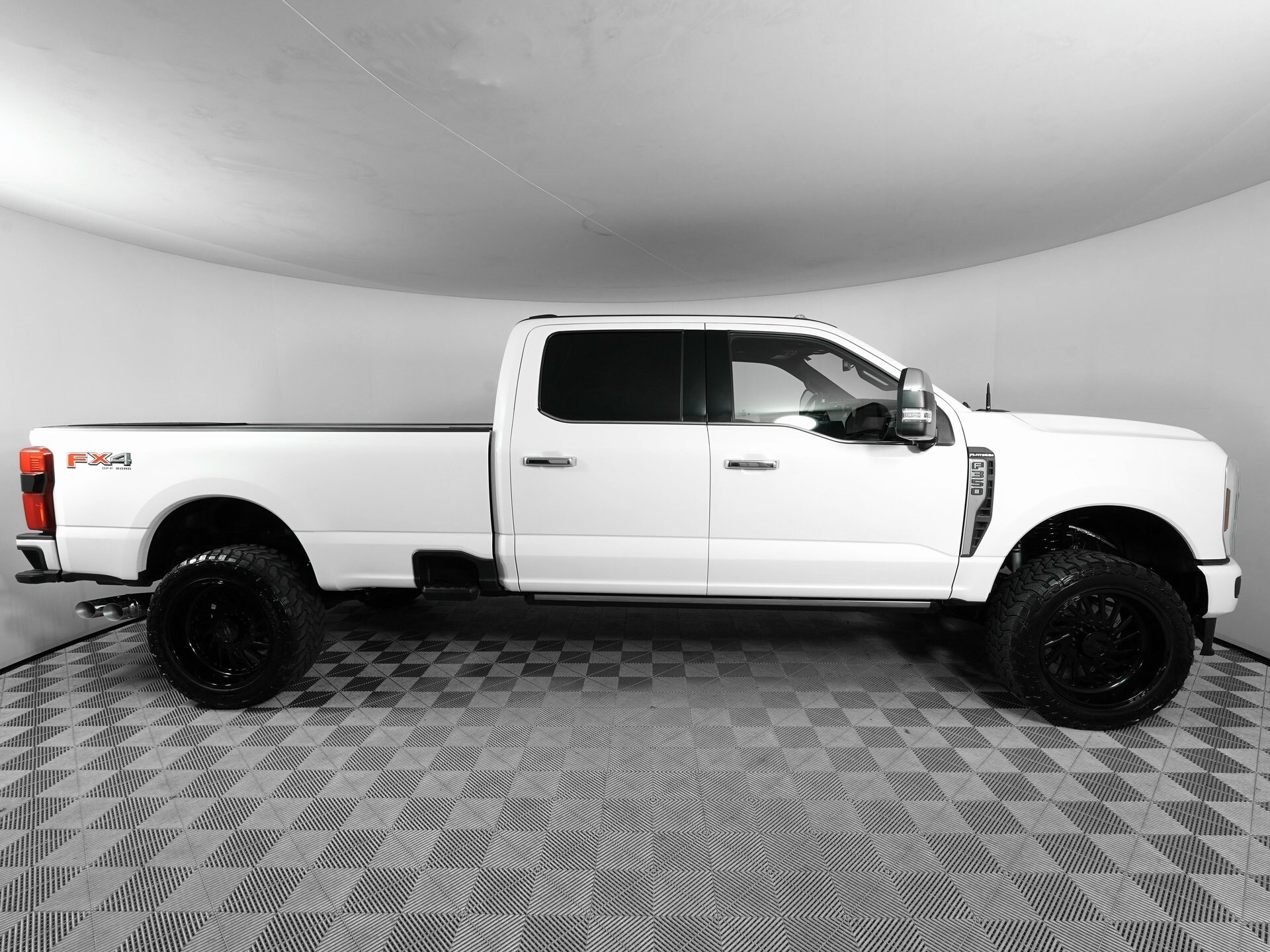 2024 Ford F-350 Platinum photo 4