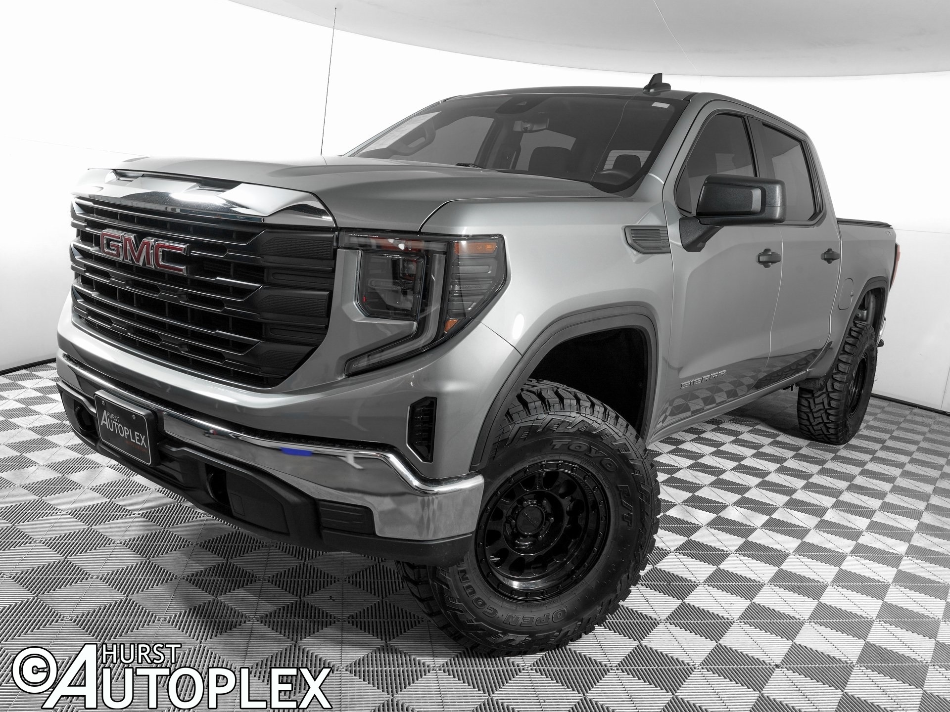 2024 GMC Sierra 1500 Pro's photo