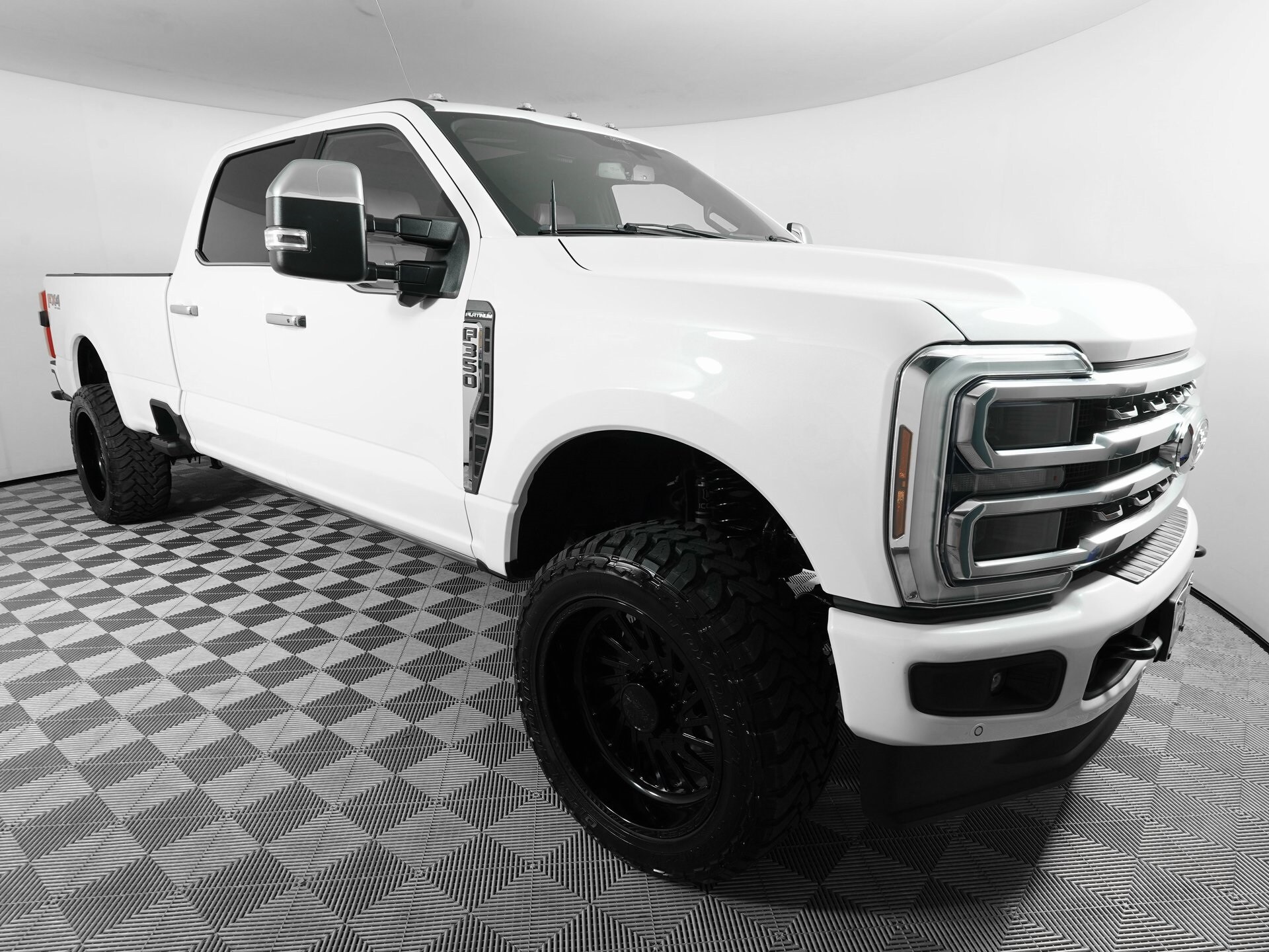 2024 Ford F-350 Platinum photo 3