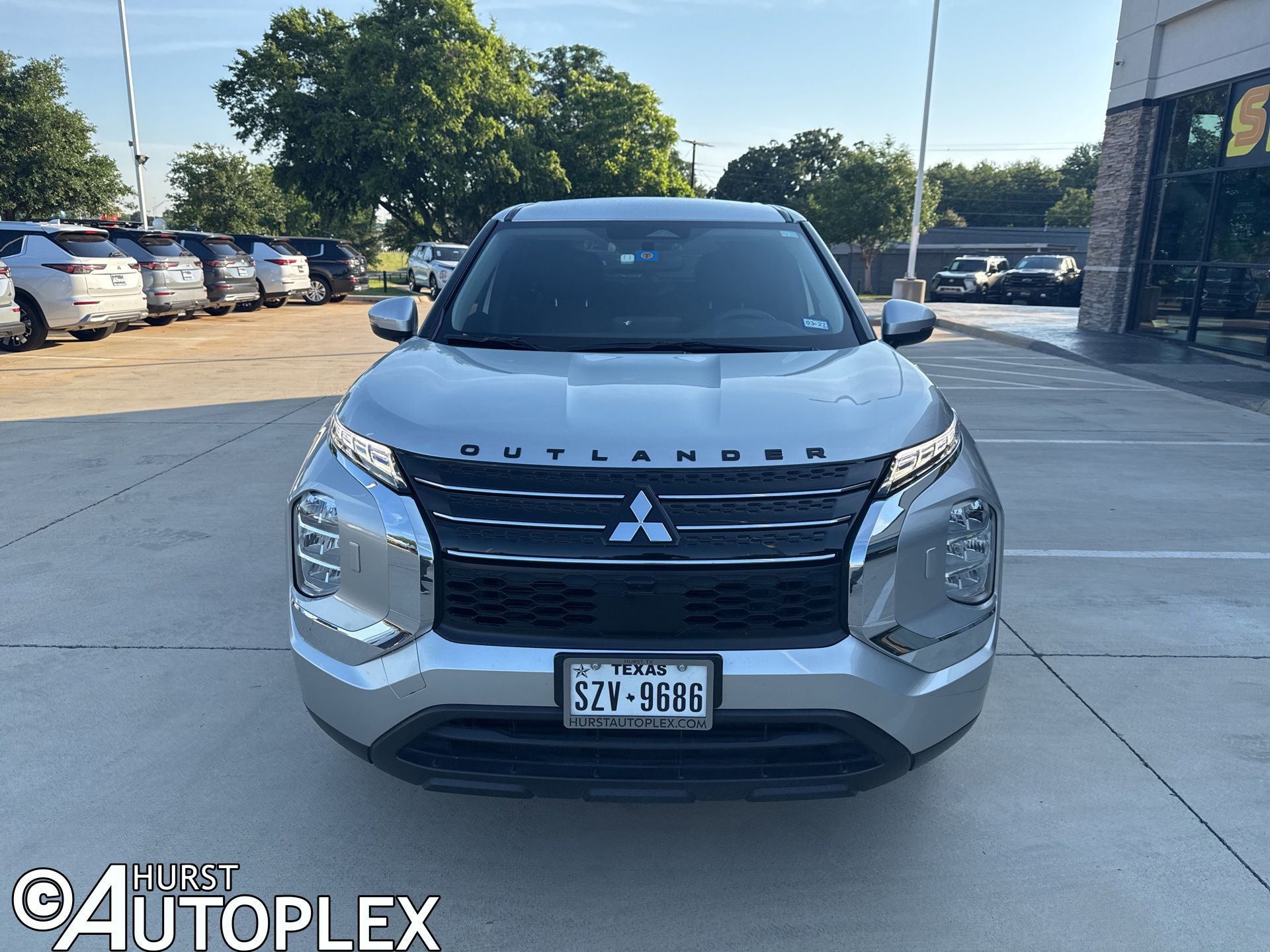 2023 Mitsubishi Outlander ES S-AWC's photo