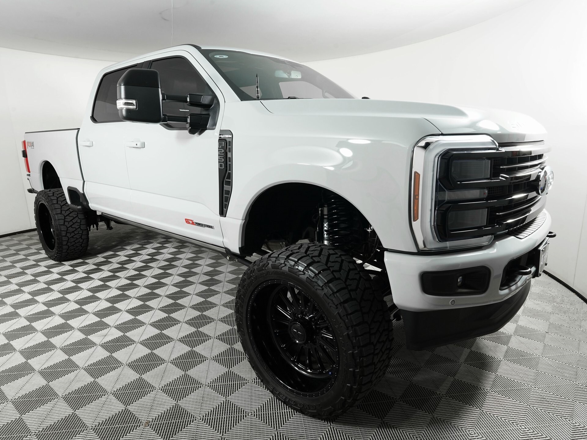 2025 Ford F-250 Platinum photo 3