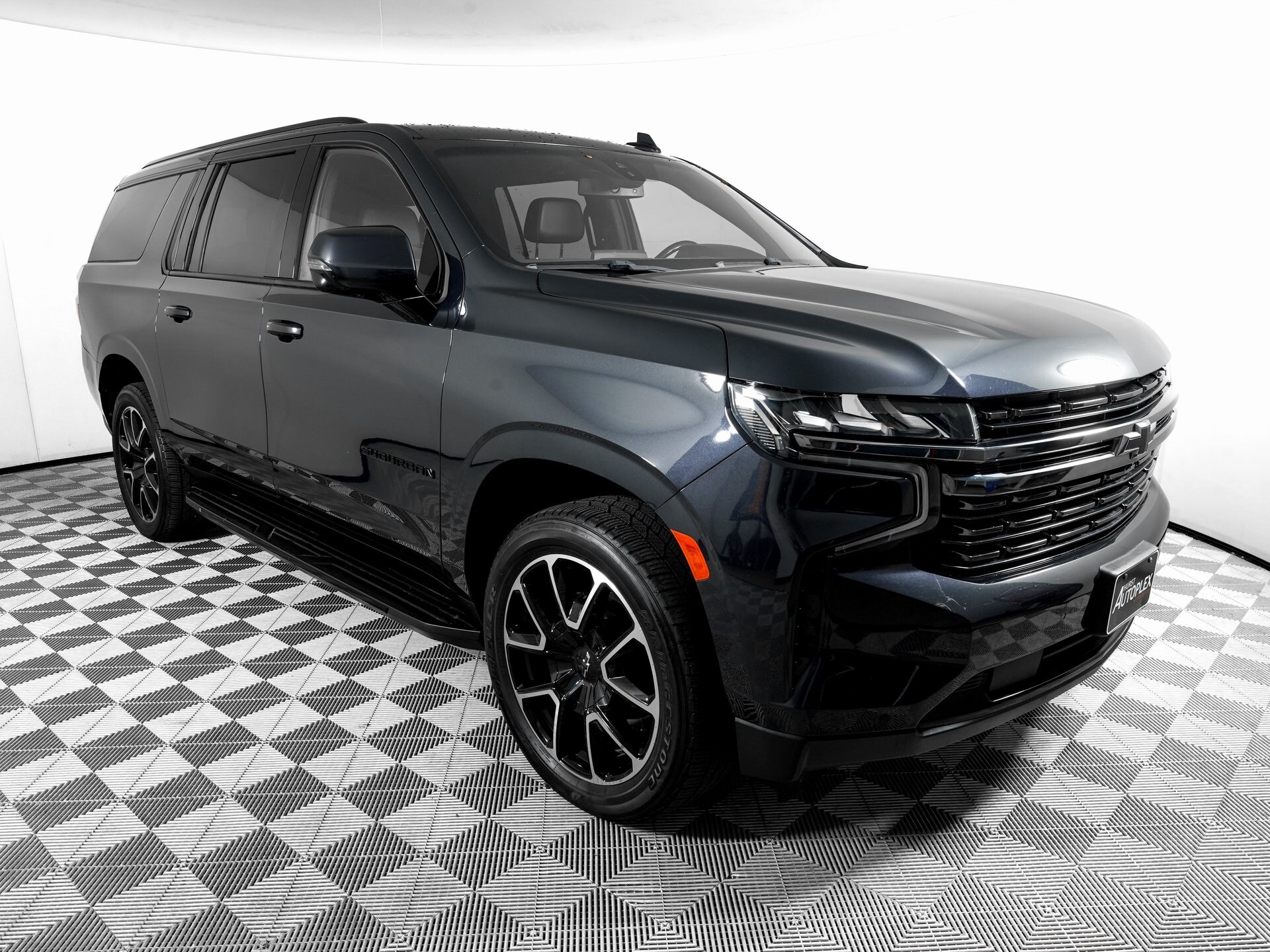 2022 Chevrolet Suburban RST photo 2